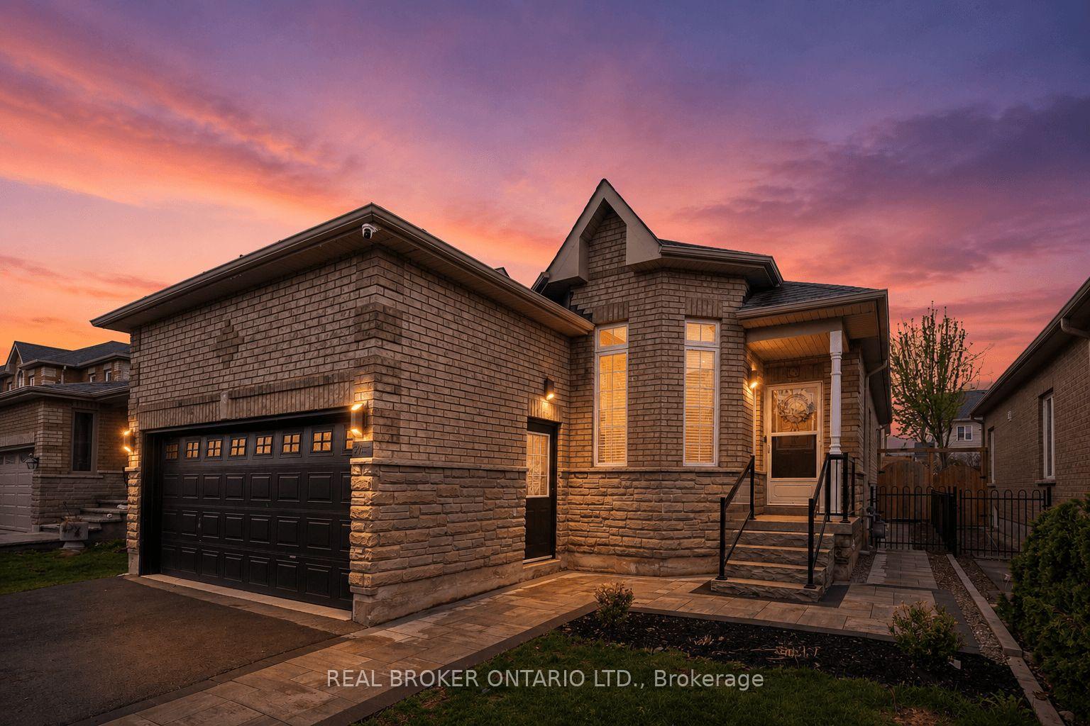 Photo 2 of 27 Spruce Boulevard, Halton Hills, Acton — HOMEH