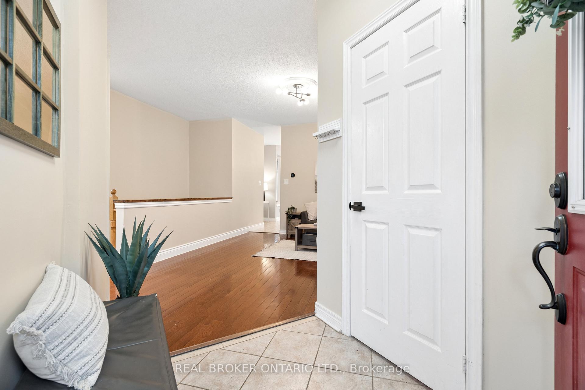 Photo 5 of 27 Spruce Boulevard, Halton Hills, Acton — HOMEH