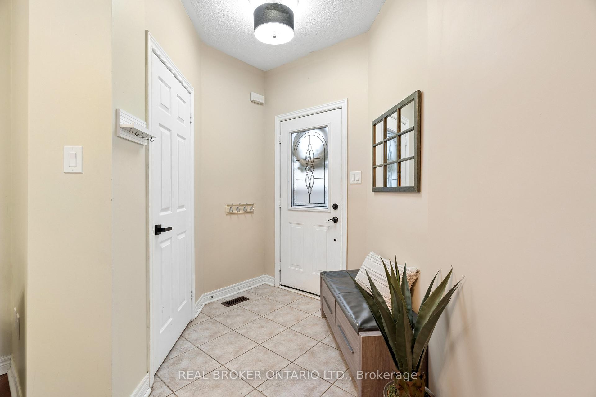 Photo 7 of 27 Spruce Boulevard, Halton Hills, Acton — HOMEH