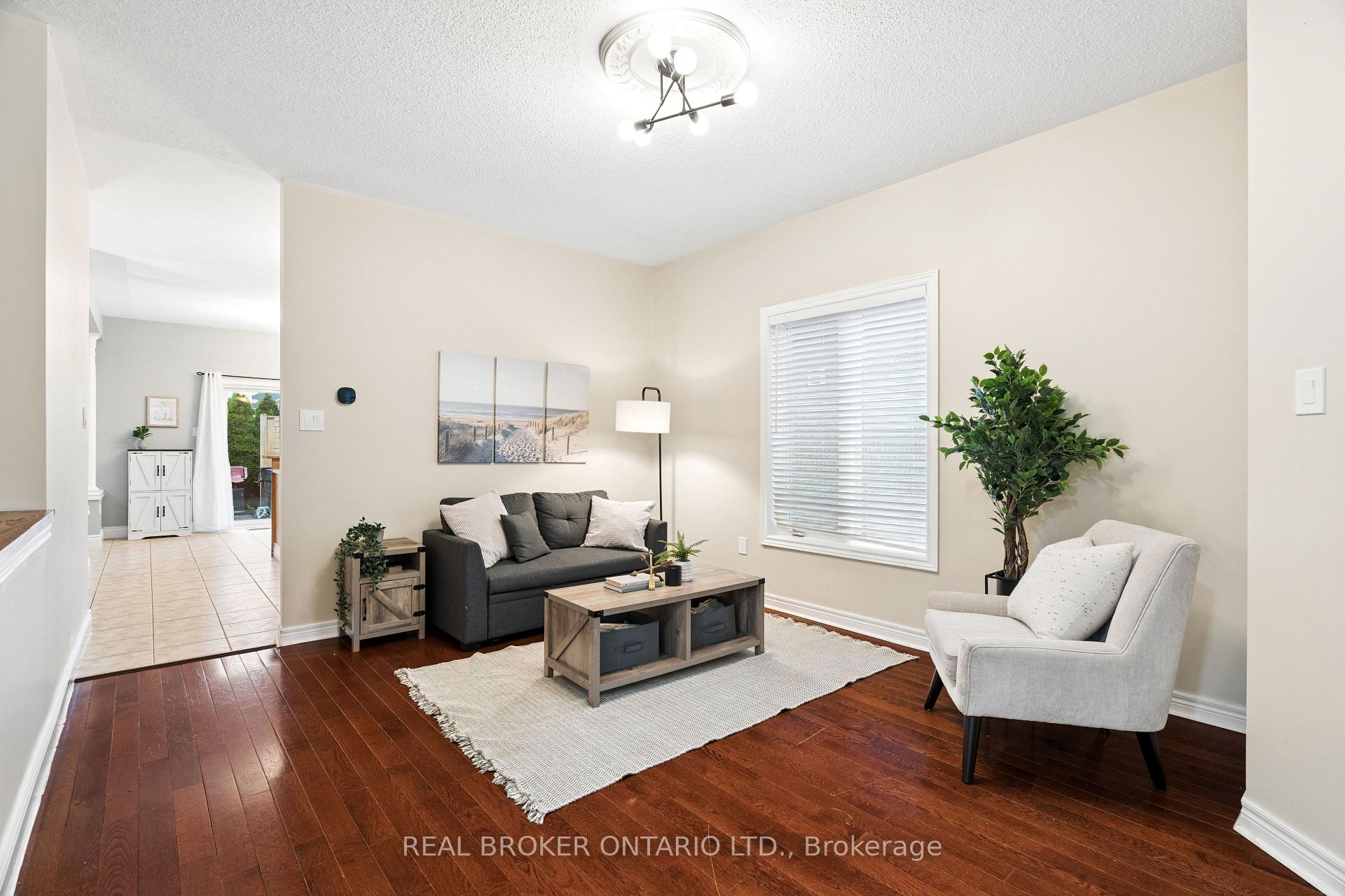 Photo 9 of 27 Spruce Boulevard, Halton Hills, Acton — HOMEH