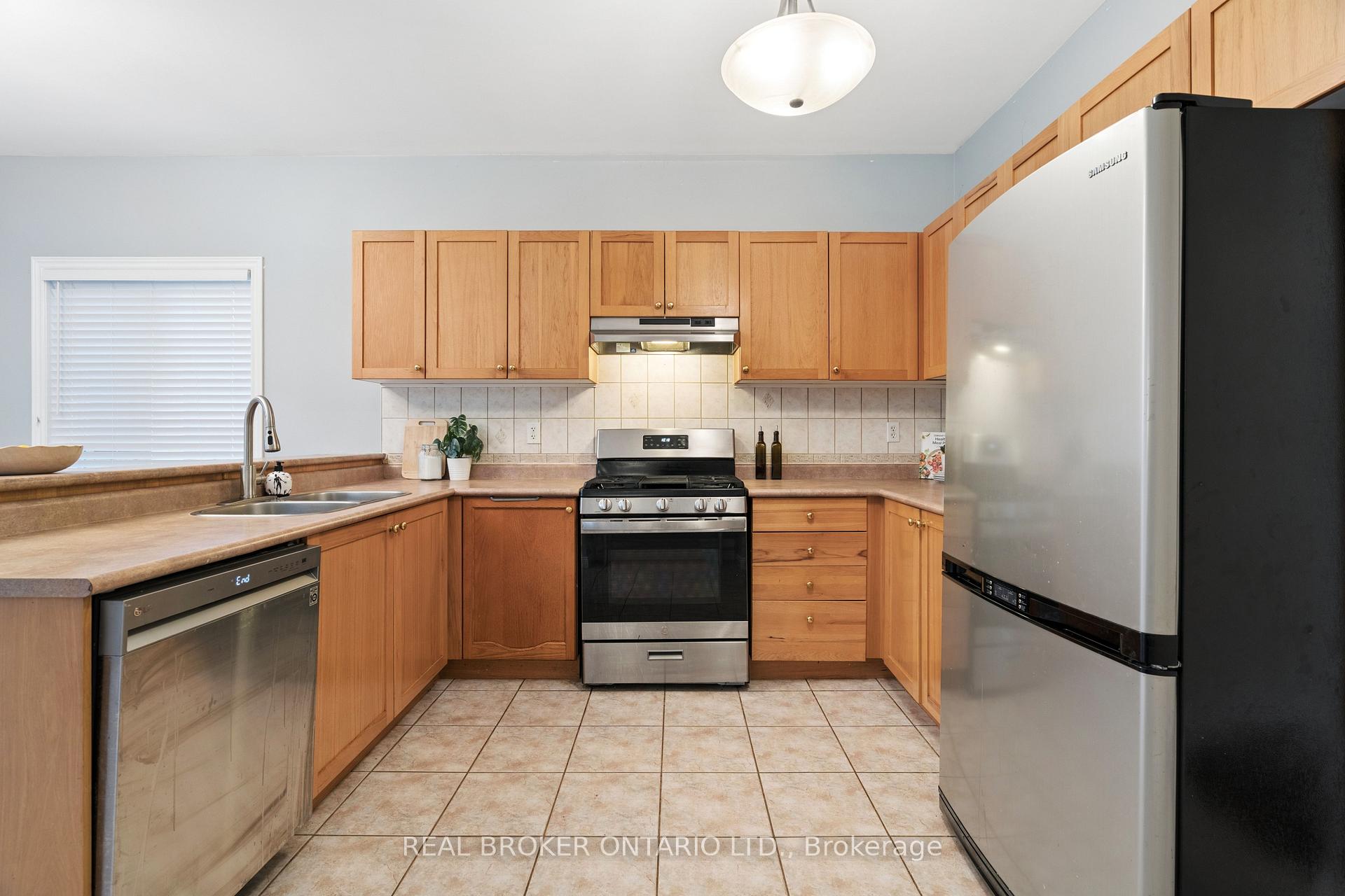Photo 15 of 27 Spruce Boulevard, Halton Hills, Acton — HOMEH
