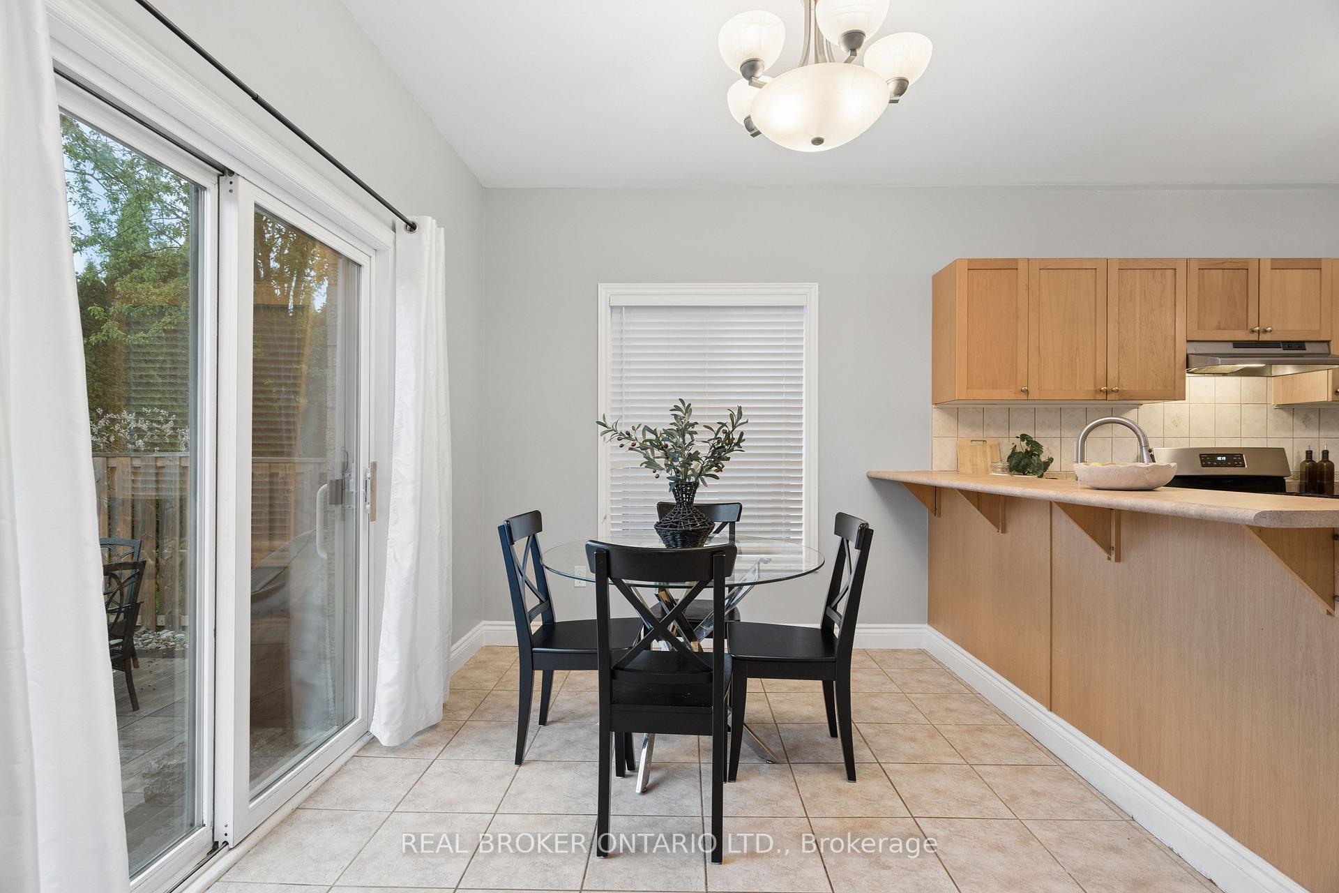 Photo 22 of 27 Spruce Boulevard, Halton Hills, Acton — HOMEH