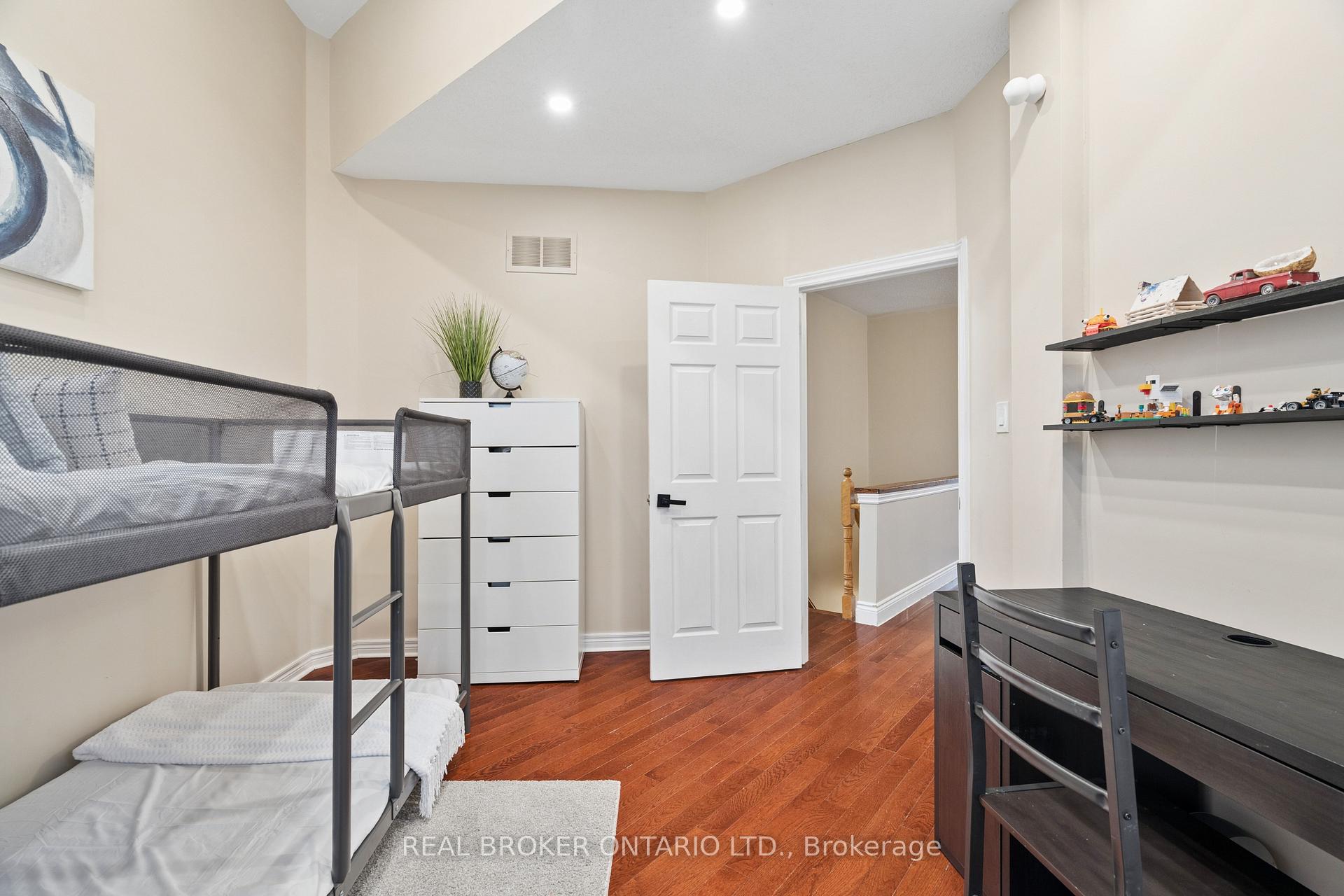 Photo 36 of 27 Spruce Boulevard, Halton Hills, Acton — HOMEH