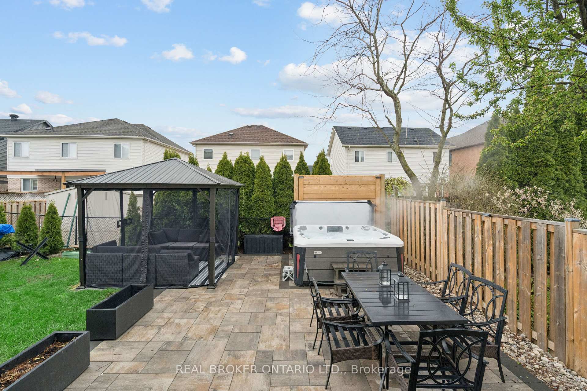 Photo 82 of 27 Spruce Boulevard, Halton Hills, Acton — HOMEH