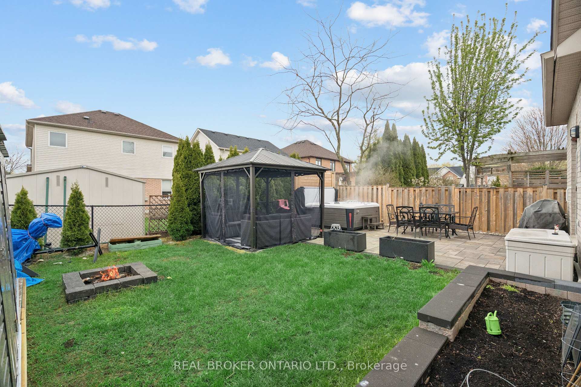 Photo 96 of 27 Spruce Boulevard, Halton Hills, Acton — HOMEH