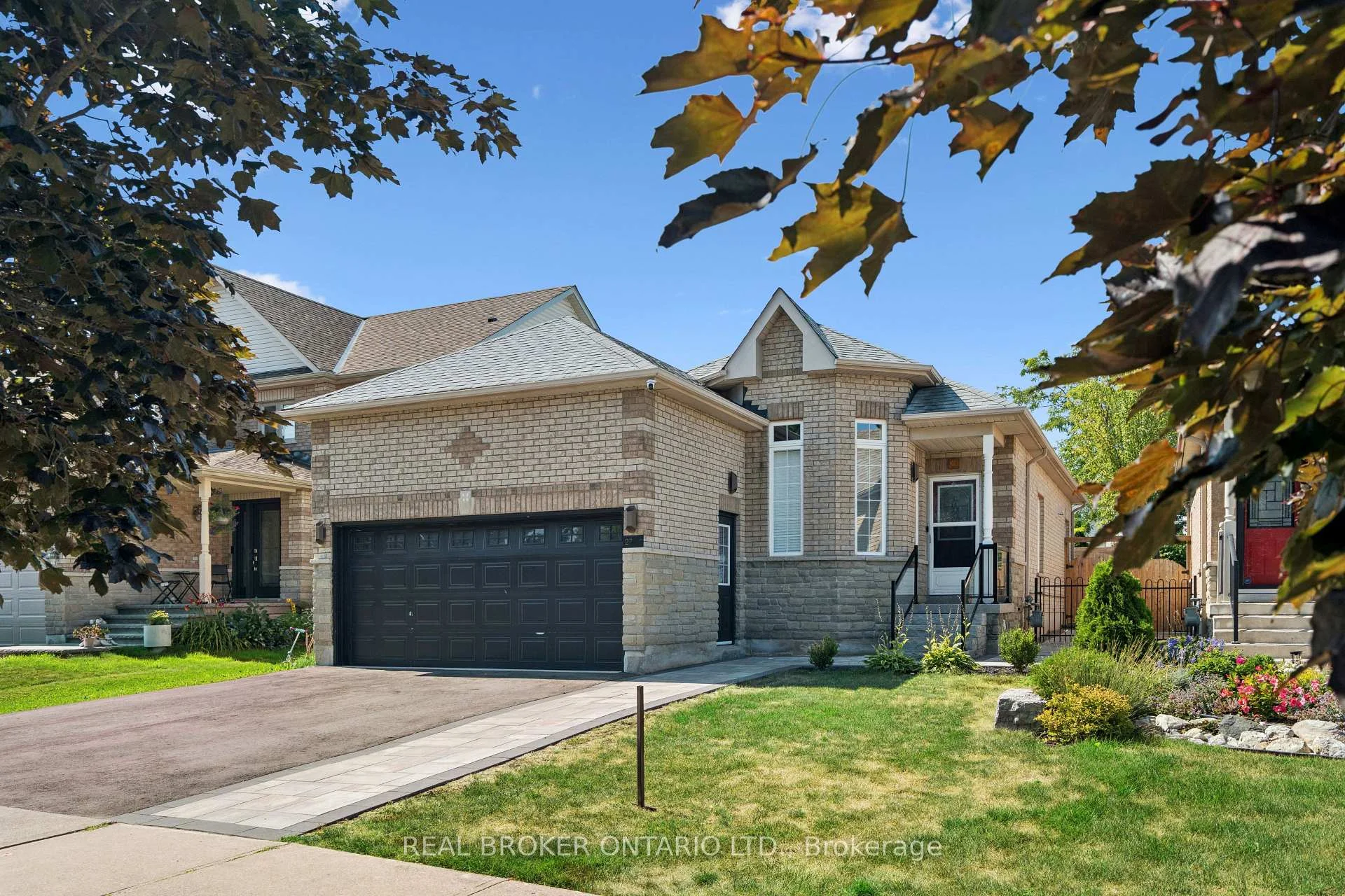 Photo 6 of 27 Spruce Boulevard, Halton Hills, Acton — HOMEH