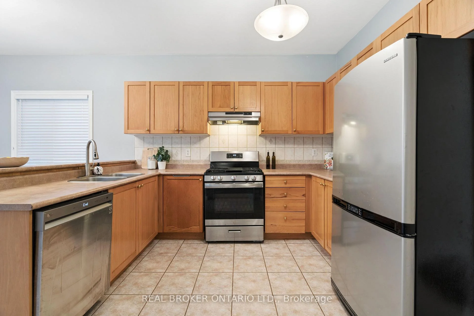 Photo 18 of 27 Spruce Boulevard, Halton Hills, Acton — HOMEH