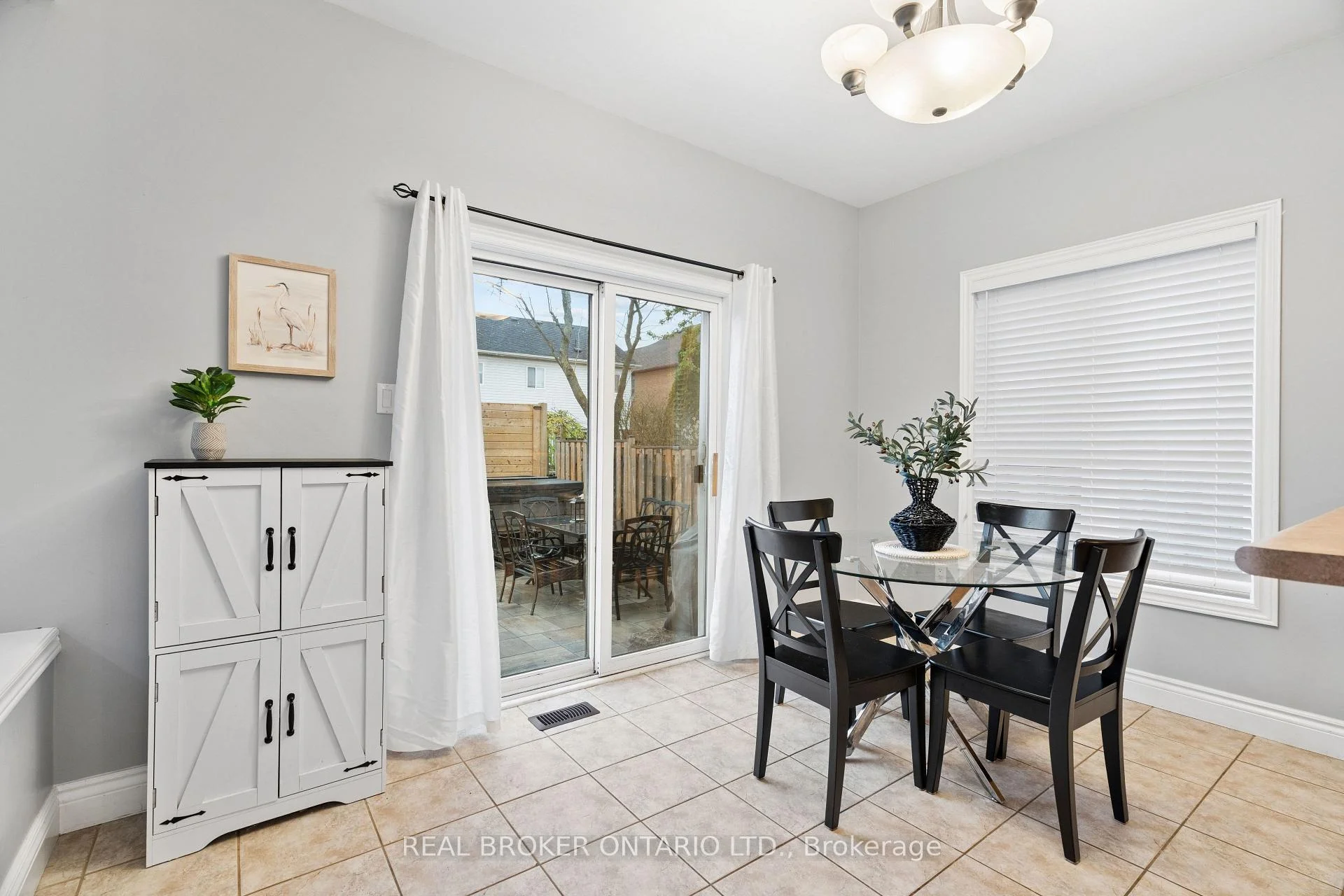Photo 21 of 27 Spruce Boulevard, Halton Hills, Acton — HOMEH