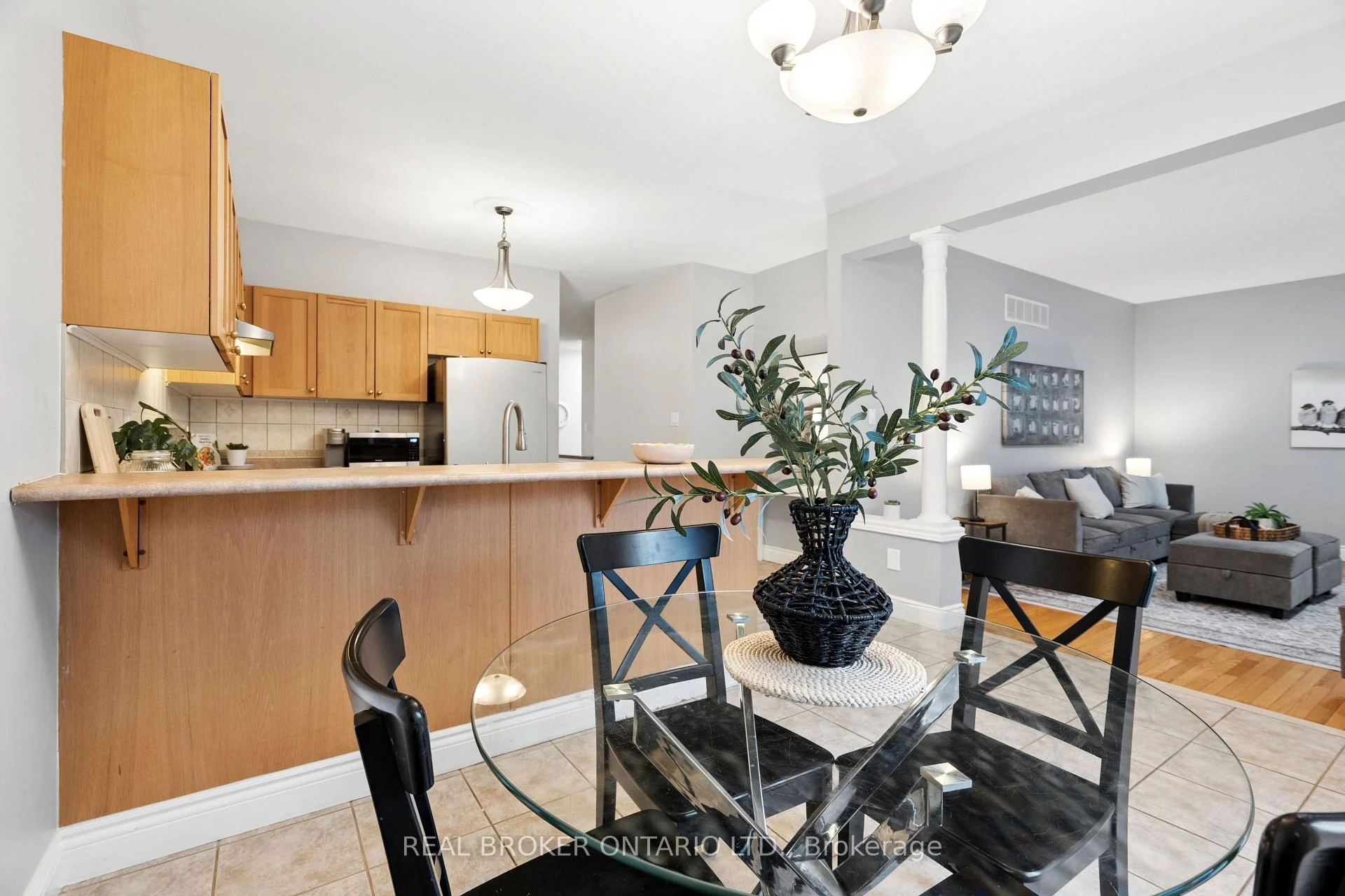 Photo 23 of 27 Spruce Boulevard, Halton Hills, Acton — HOMEH