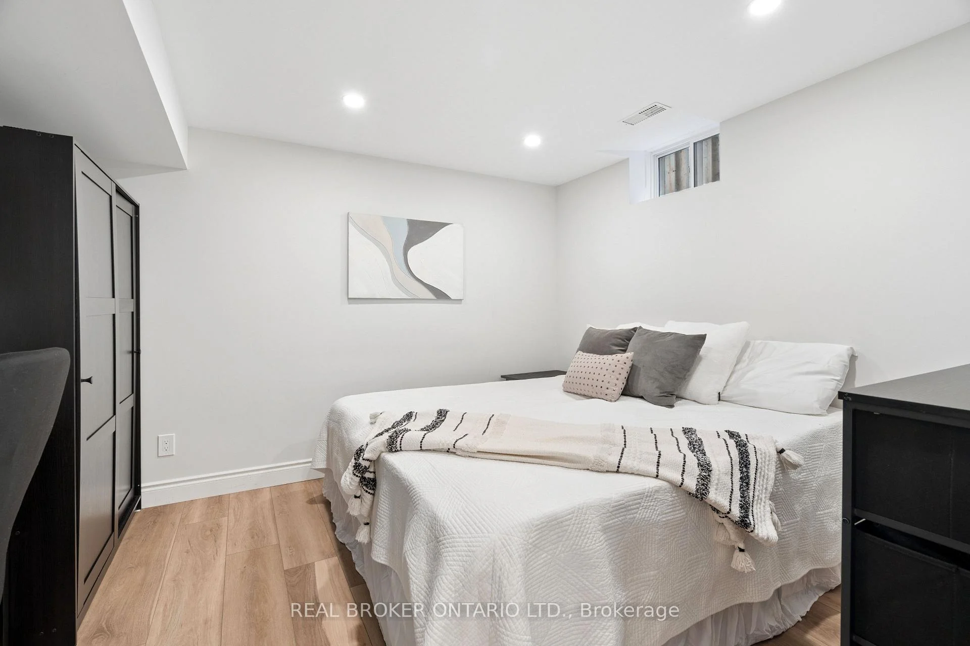 Photo 69 of 27 Spruce Boulevard, Halton Hills, Acton — HOMEH