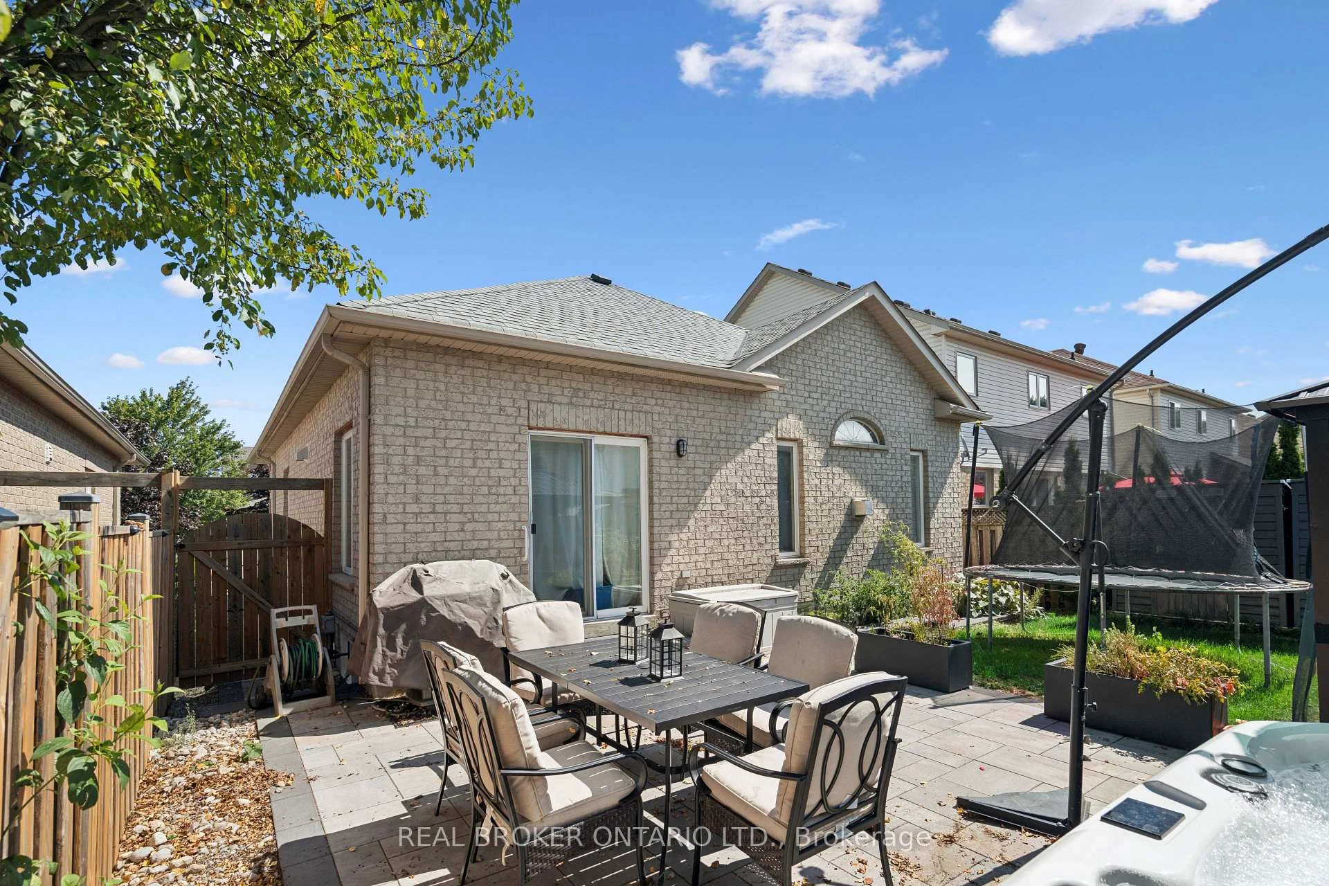 Photo 81 of 27 Spruce Boulevard, Halton Hills, Acton — HOMEH