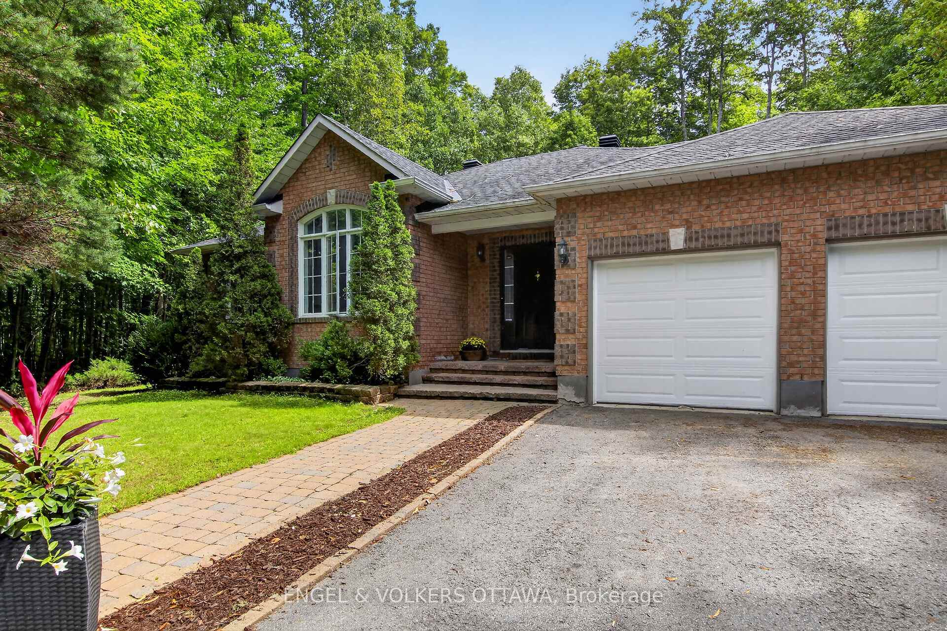 Photo of 1027 Glenashton Road