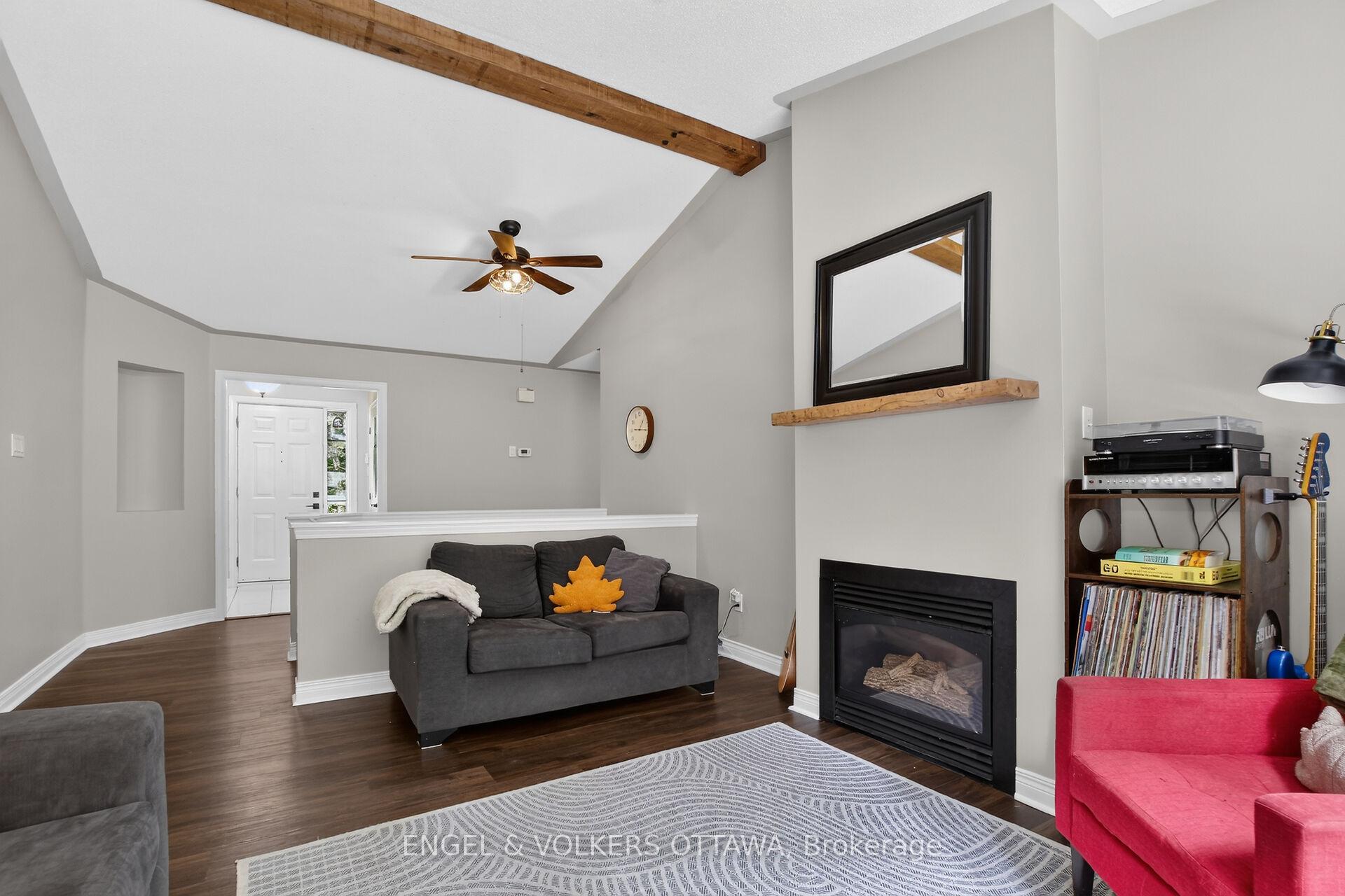 Photo 4 of 1027 Glenashton Road, Beckwith, Beckwith Twp — HOMEH
