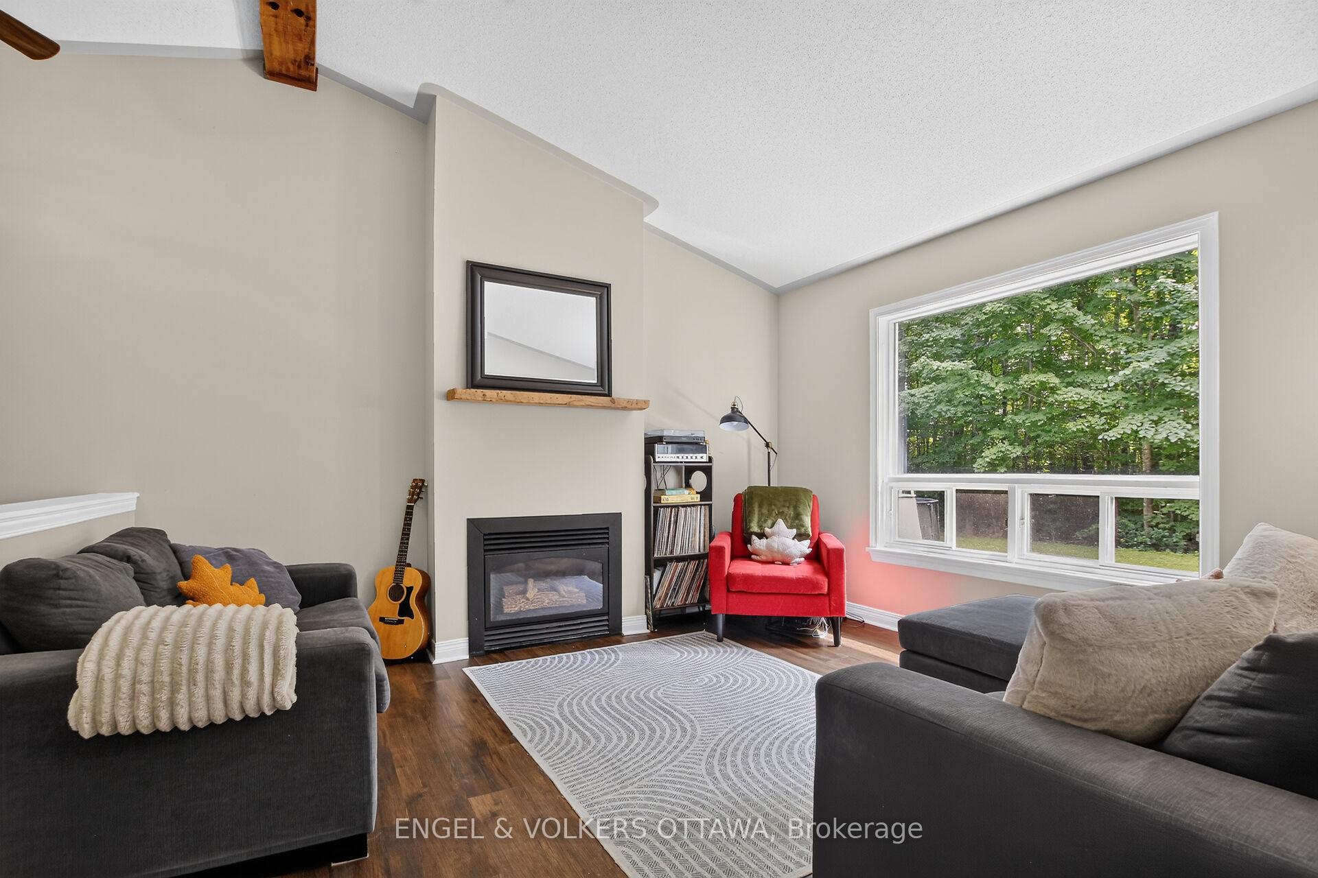 Photo 5 of 1027 Glenashton Road, Beckwith, Beckwith Twp — HOMEH
