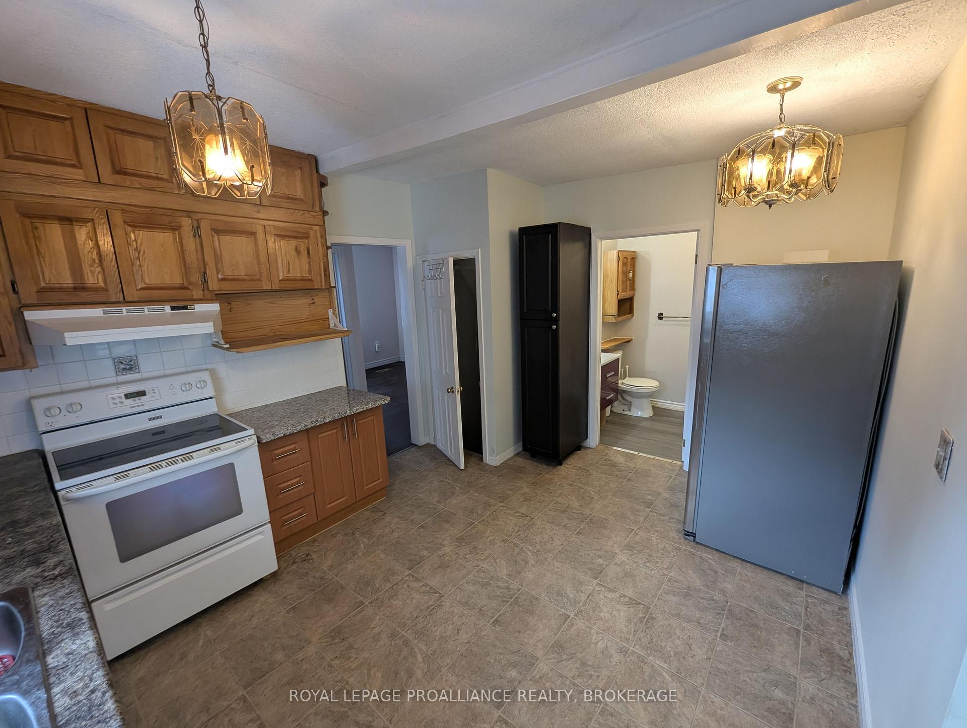 Photo 7 of 1105 Montreal Street, Kingston, Rideau — HOMEH