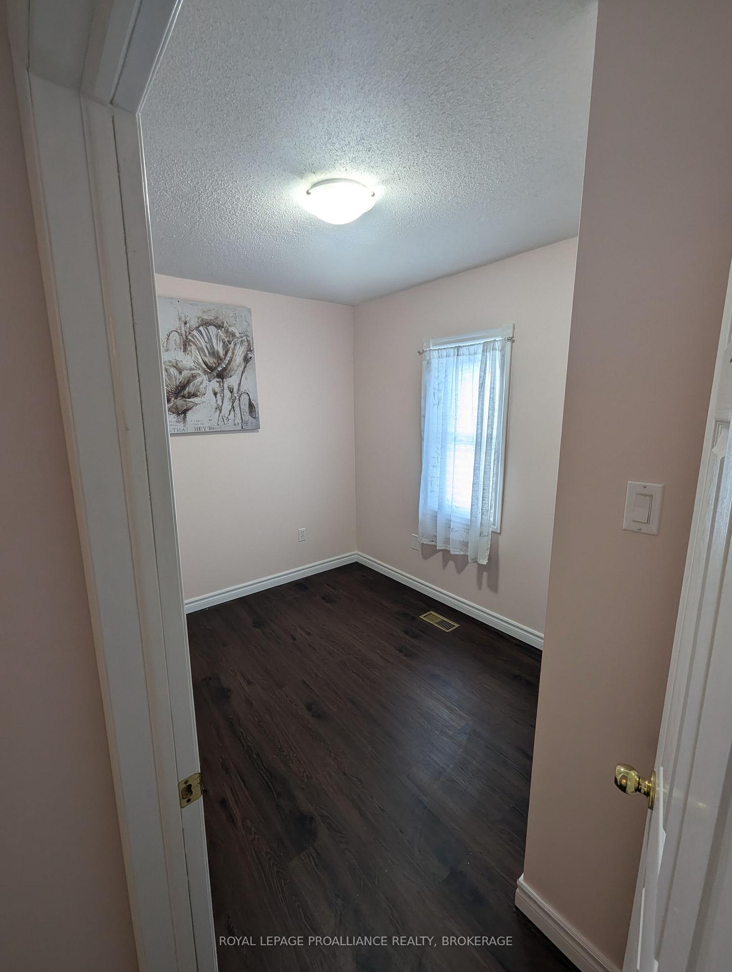 Photo 8 of 1105 Montreal Street, Kingston, Rideau — HOMEH