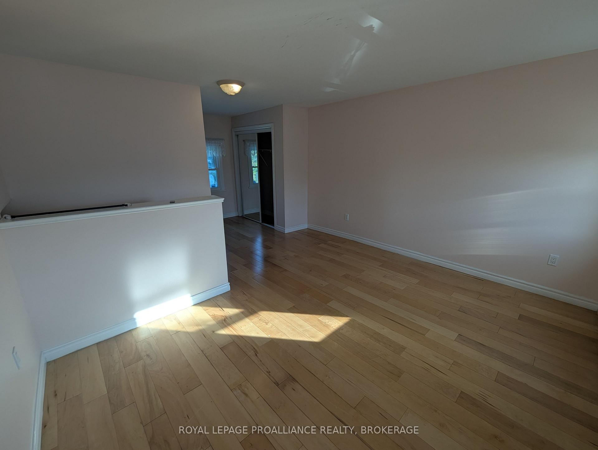 Photo 11 of 1105 Montreal Street, Kingston, Rideau — HOMEH