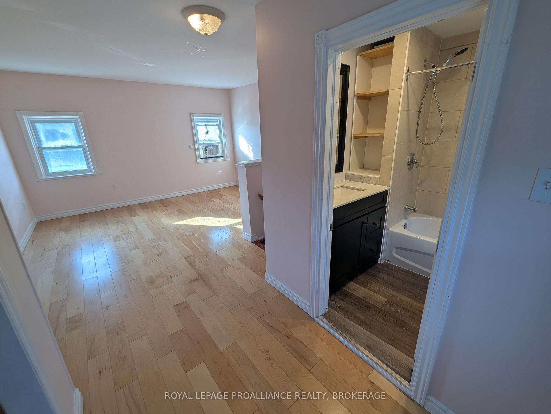Photo 12 of 1105 Montreal Street, Kingston, Rideau — HOMEH