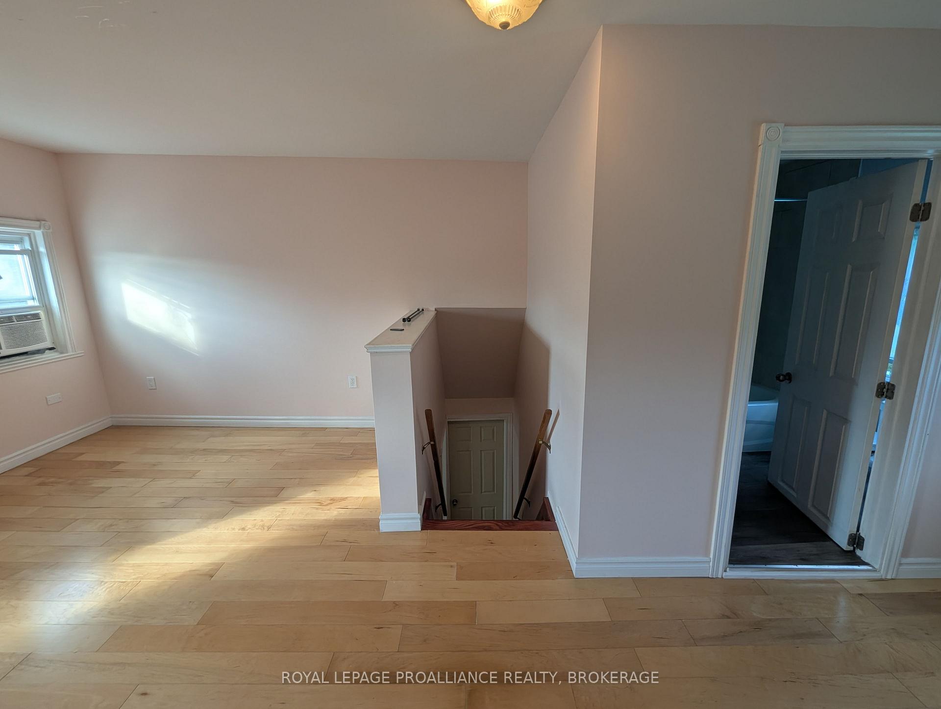 Photo 14 of 1105 Montreal Street, Kingston, Rideau — HOMEH
