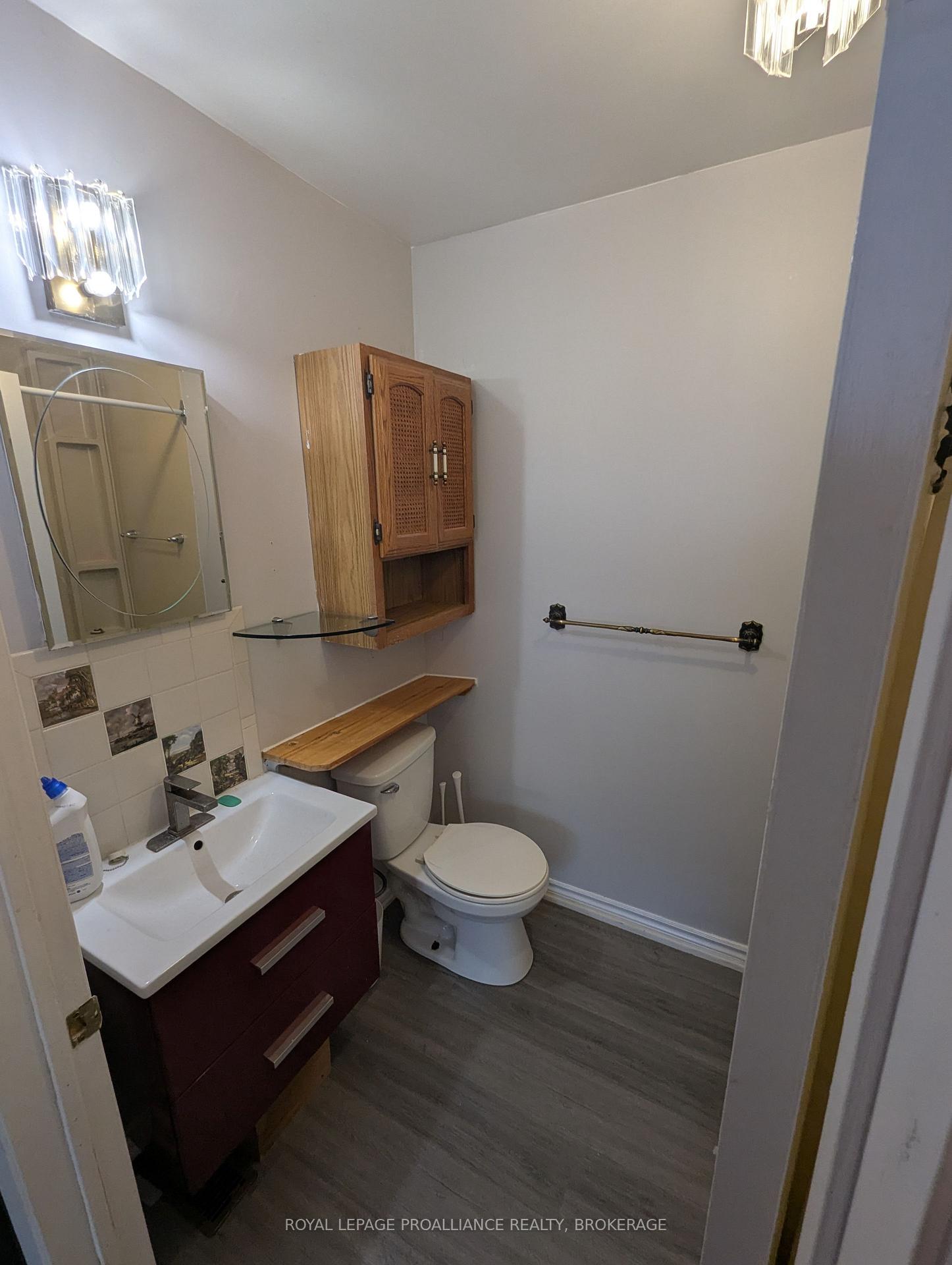 Photo 16 of 1105 Montreal Street, Kingston, Rideau — HOMEH