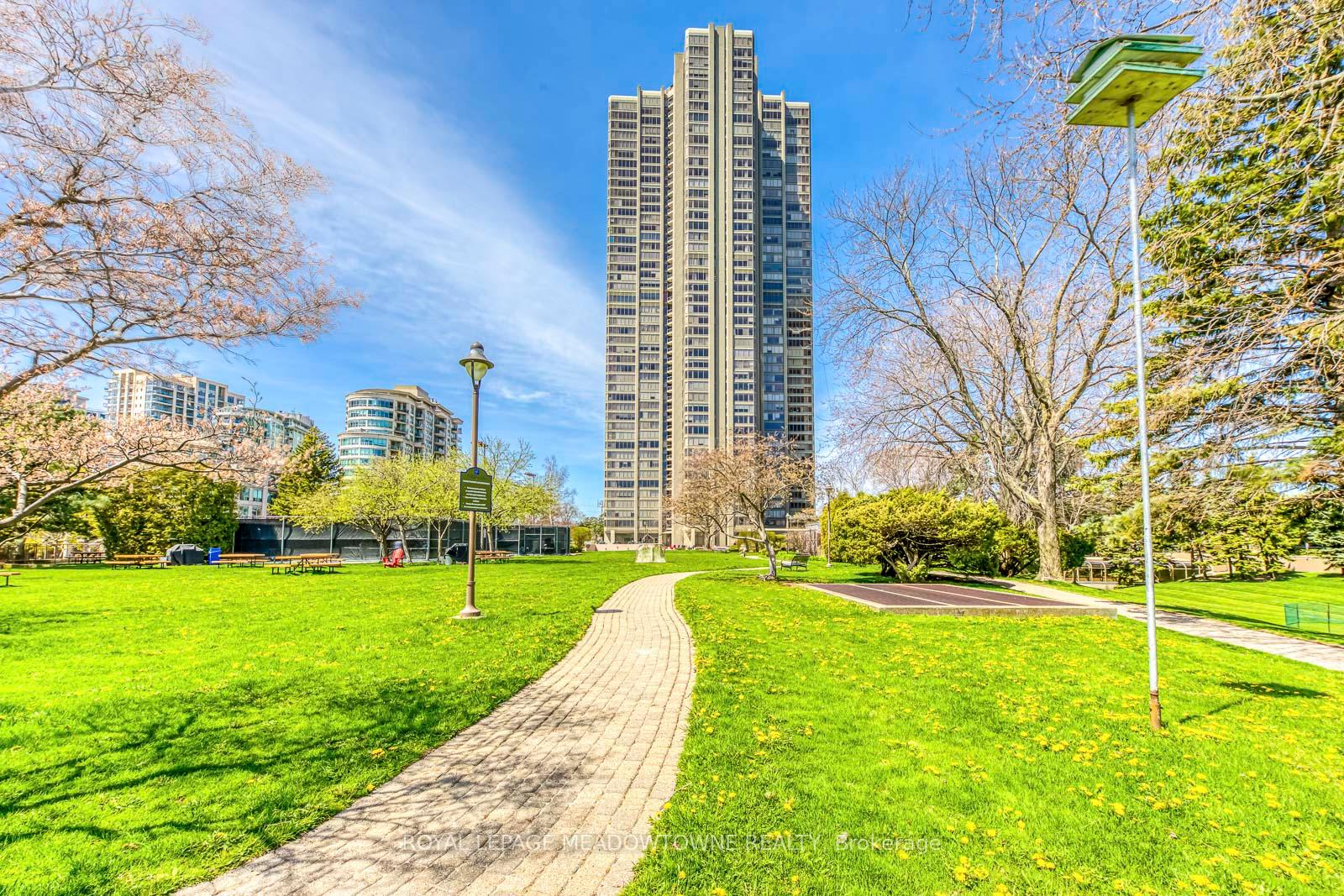 Photo 2 of Unit 2011, 2045 Lakeshore Boulevard W, Etobicoke, Mimico — HOMEH