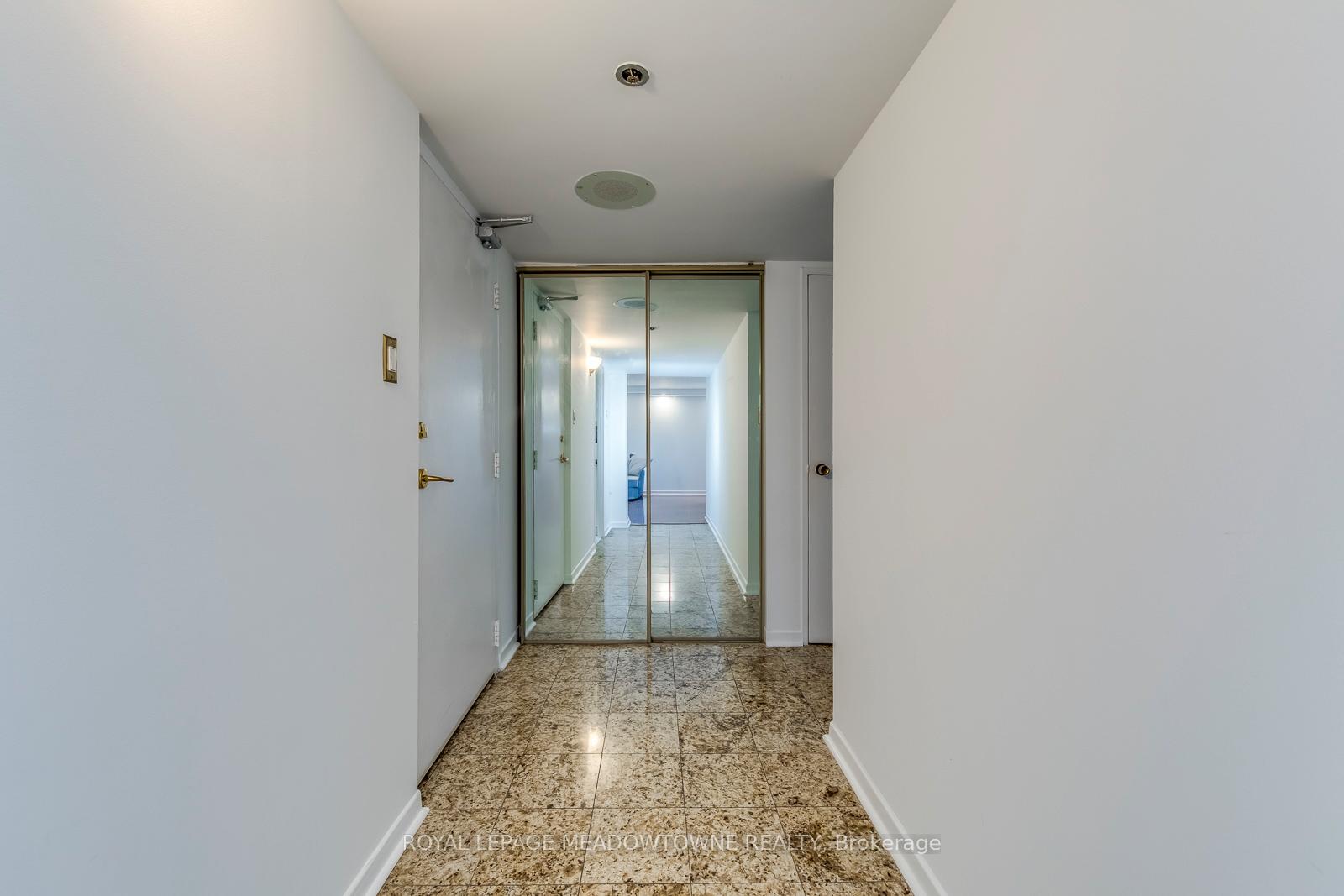 Photo 10 of Unit 2011, 2045 Lakeshore Boulevard W, Etobicoke, Mimico — HOMEH