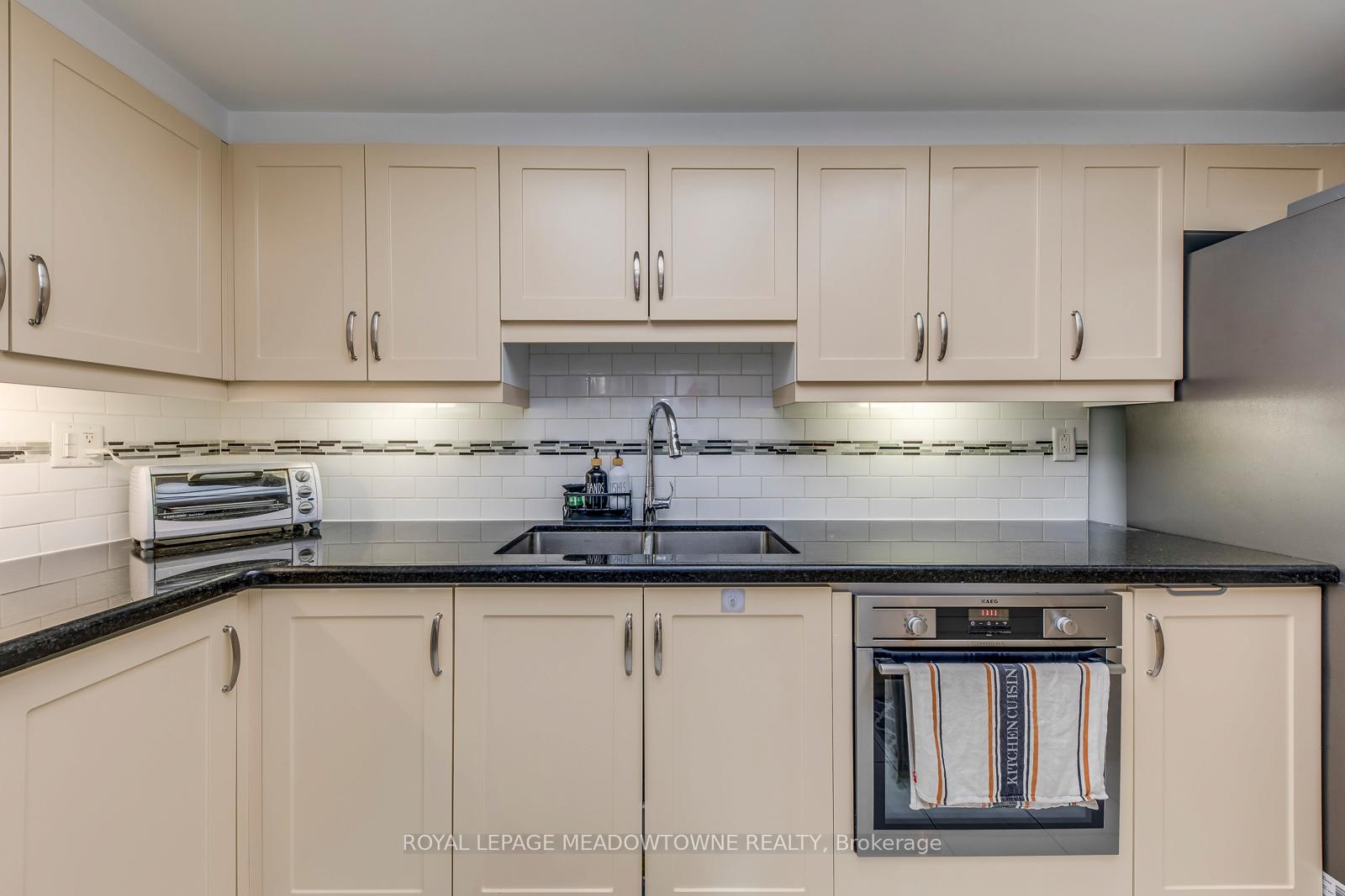 Photo 7 of Unit 2011, 2045 Lakeshore Boulevard W, Etobicoke, Mimico — HOMEH