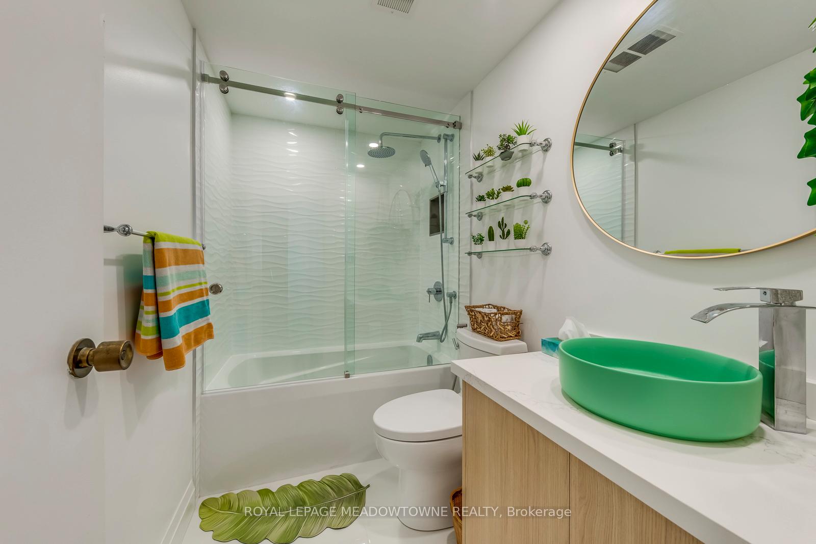 Photo 14 of Unit 2011, 2045 Lakeshore Boulevard W, Etobicoke, Mimico — HOMEH