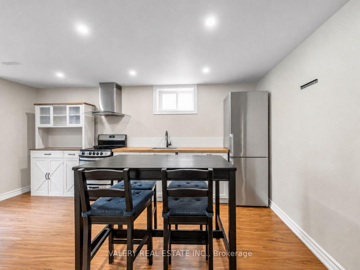 Photo 3 of Unit Lower #2, 12 Arkley Crescent, Etobicoke, Willowridge-Martingrove-Richview — HOMEH