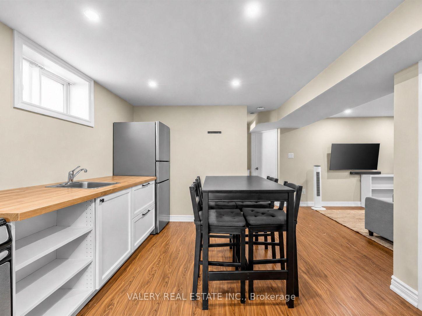 Photo 4 of Unit Lower #2, 12 Arkley Crescent, Etobicoke, Willowridge-Martingrove-Richview — HOMEH