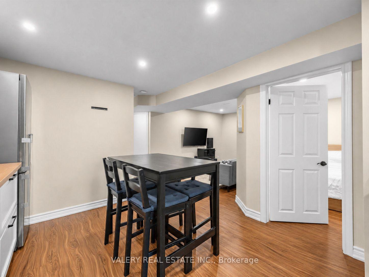 Photo 5 of Unit Lower #2, 12 Arkley Crescent, Etobicoke, Willowridge-Martingrove-Richview — HOMEH