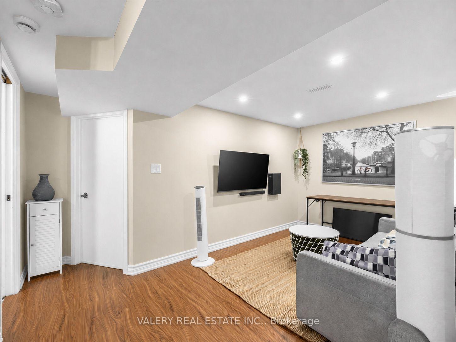 Photo 6 of Unit Lower #2, 12 Arkley Crescent, Etobicoke, Willowridge-Martingrove-Richview — HOMEH