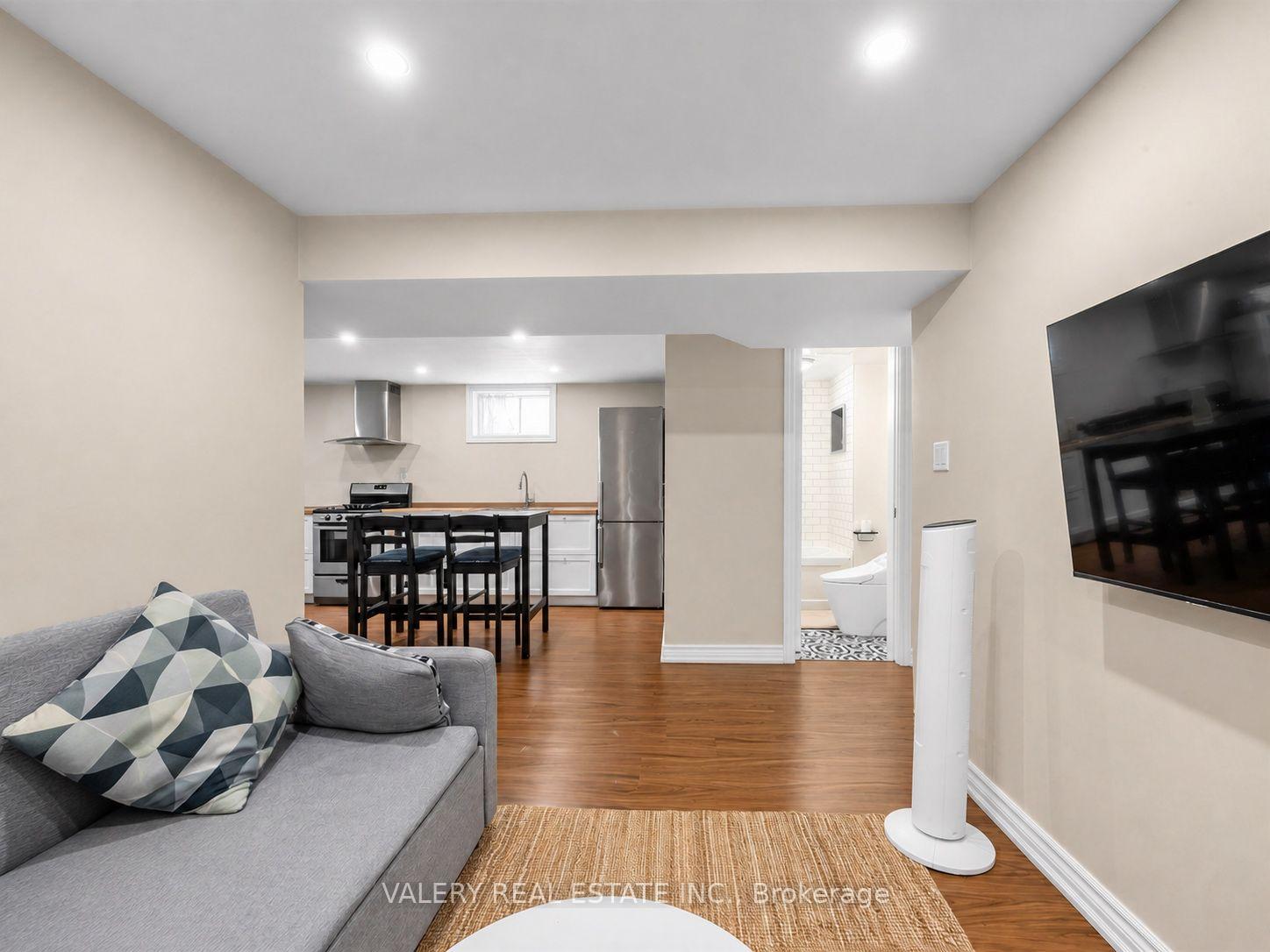 Photo 8 of Unit Lower #2, 12 Arkley Crescent, Etobicoke, Willowridge-Martingrove-Richview — HOMEH