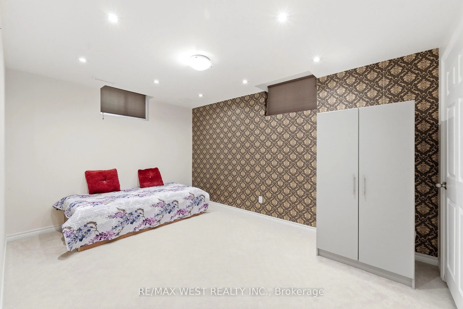 Photo 15 of 356 Robert Ferrie Drive, Kitchener, Doon South — HOMEH