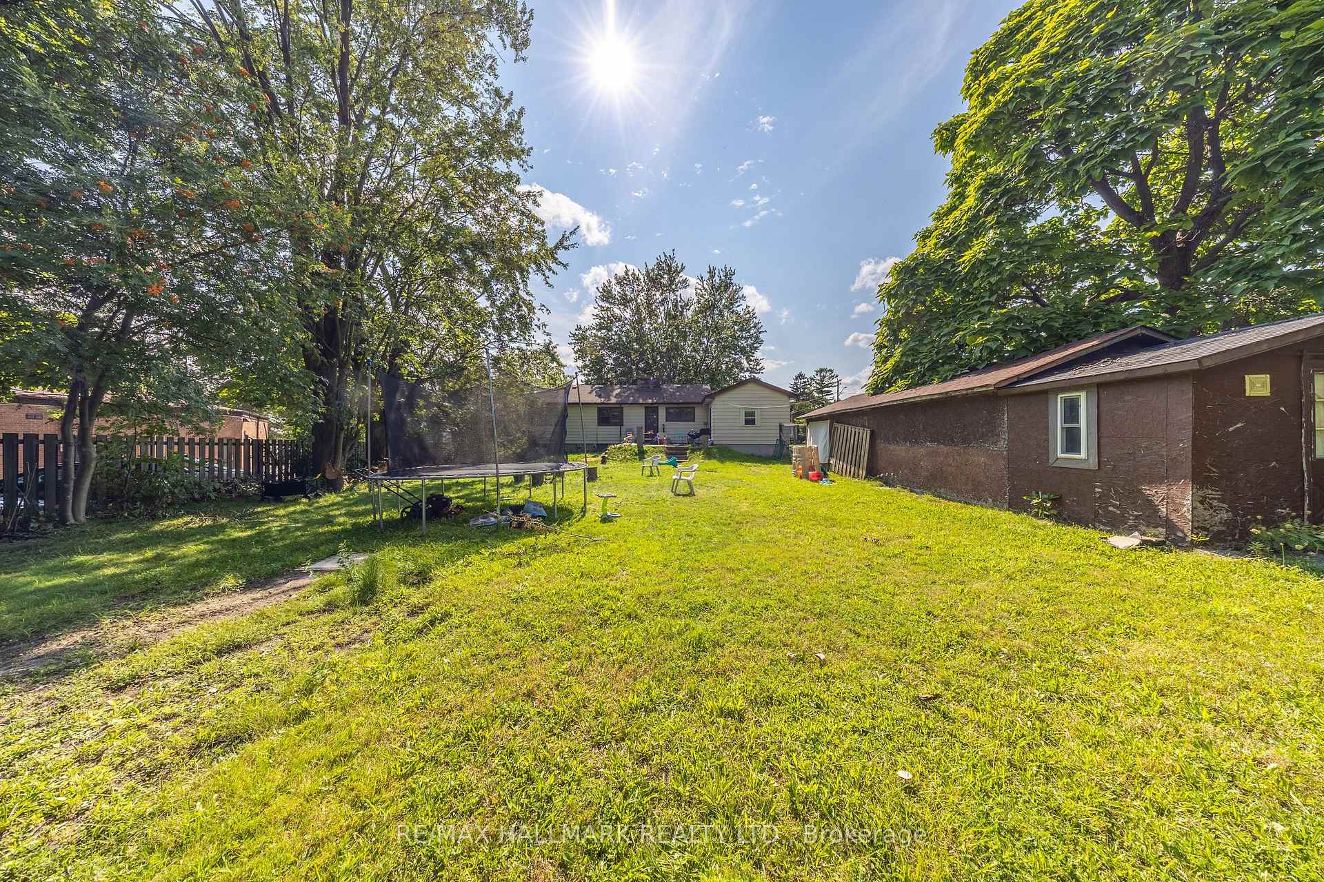Photo 3 of 1911 Glenview Road, Pickering, Town Centre — HOMEH