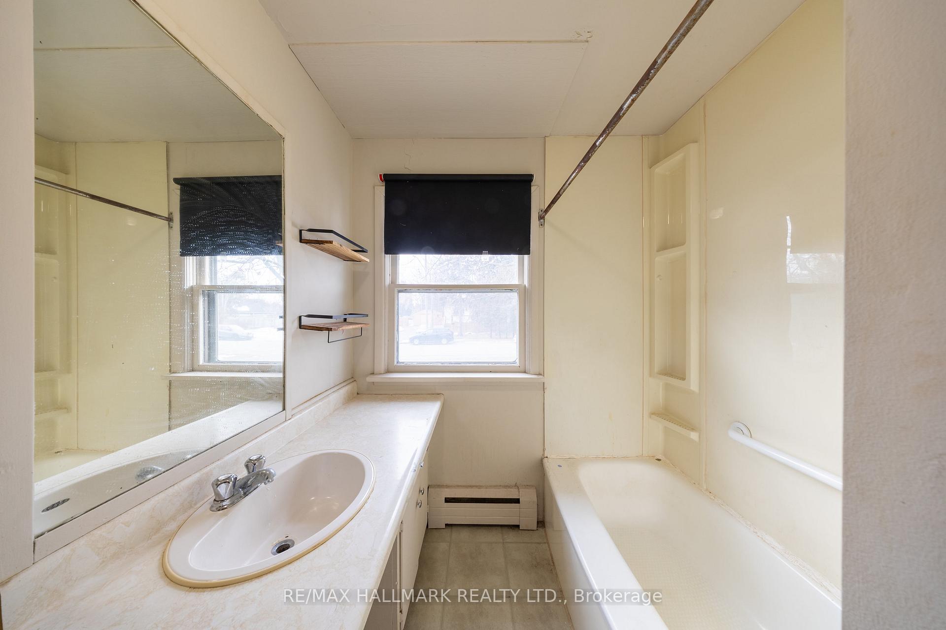 Photo 10 of 1911 Glenview Road, Pickering, Town Centre — HOMEH
