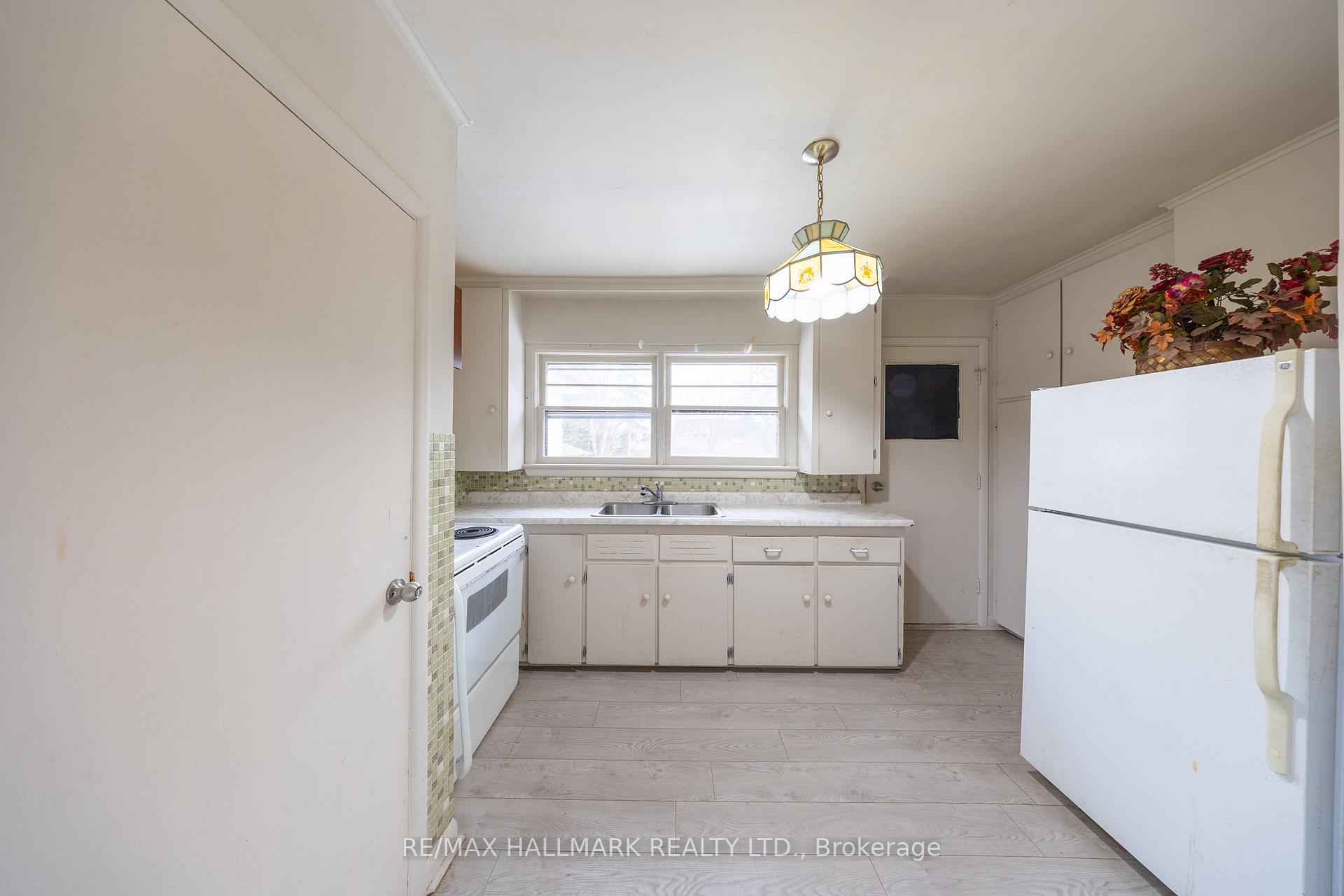Photo 13 of 1911 Glenview Road, Pickering, Town Centre — HOMEH