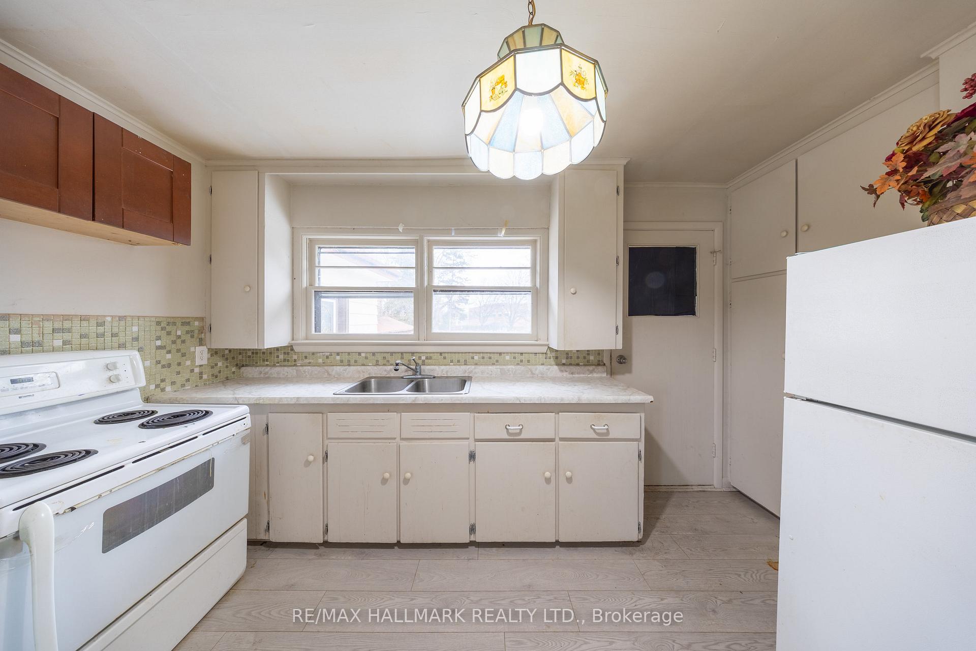 Photo 14 of 1911 Glenview Road, Pickering, Town Centre — HOMEH