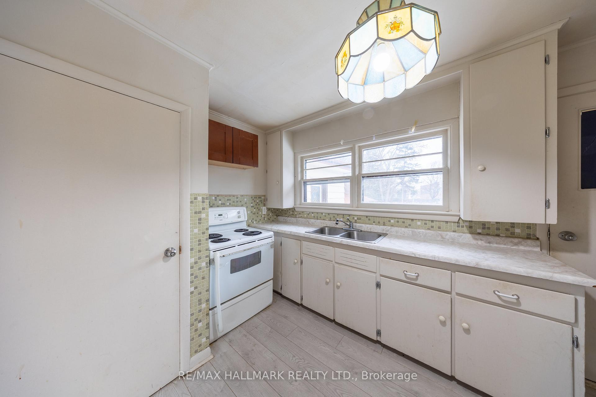 Photo 15 of 1911 Glenview Road, Pickering, Town Centre — HOMEH