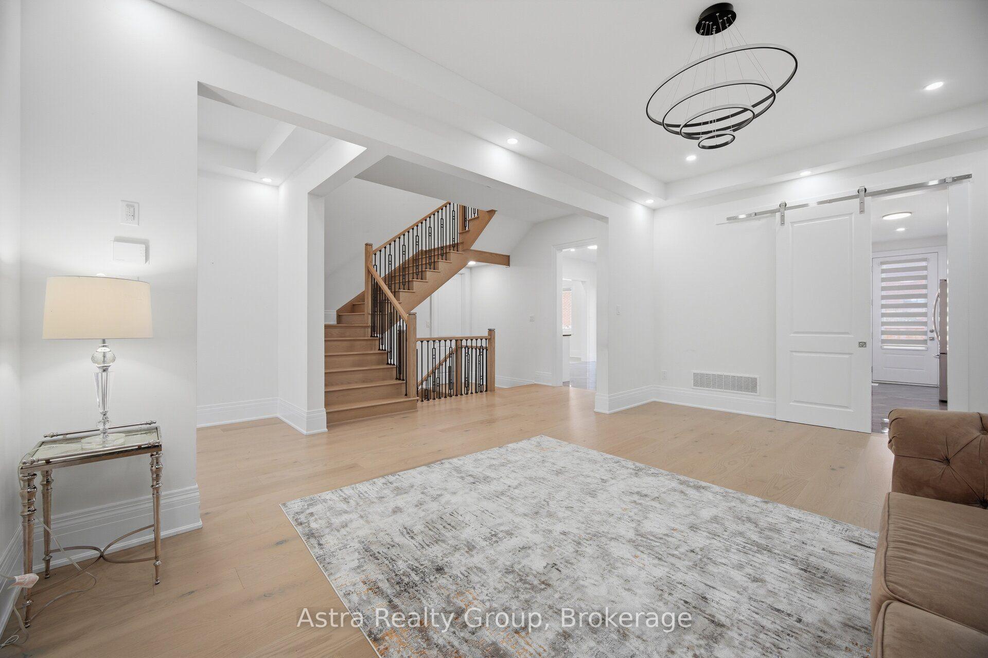 Photo 10 of 28 Heathcote Road, Vaughan, Vellore Village — HOMEH