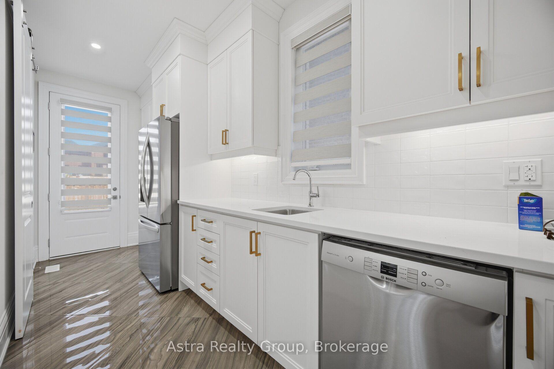 Photo 11 of 28 Heathcote Road, Vaughan, Vellore Village — HOMEH