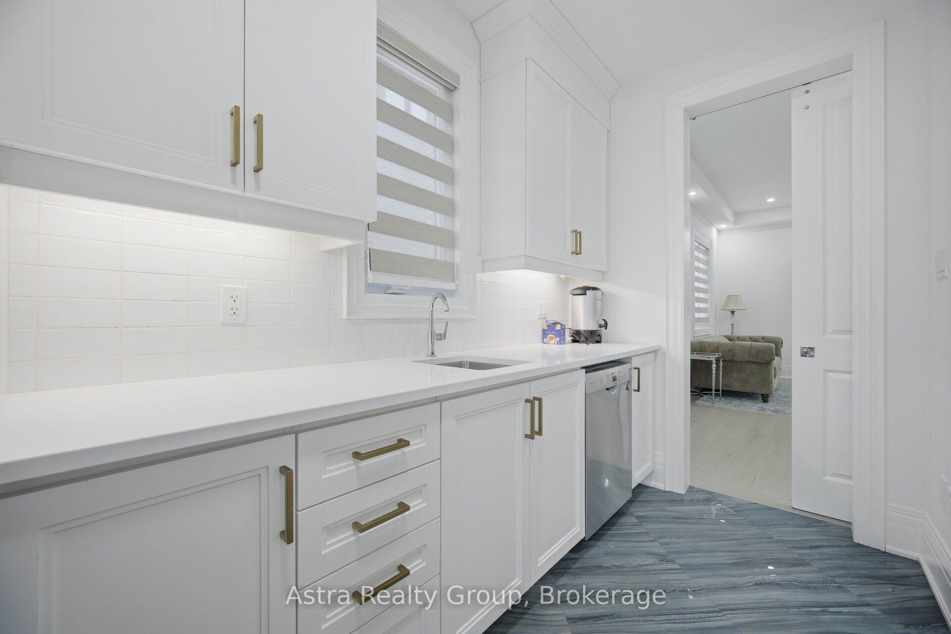 Photo 12 of 28 Heathcote Road, Vaughan, Vellore Village — HOMEH