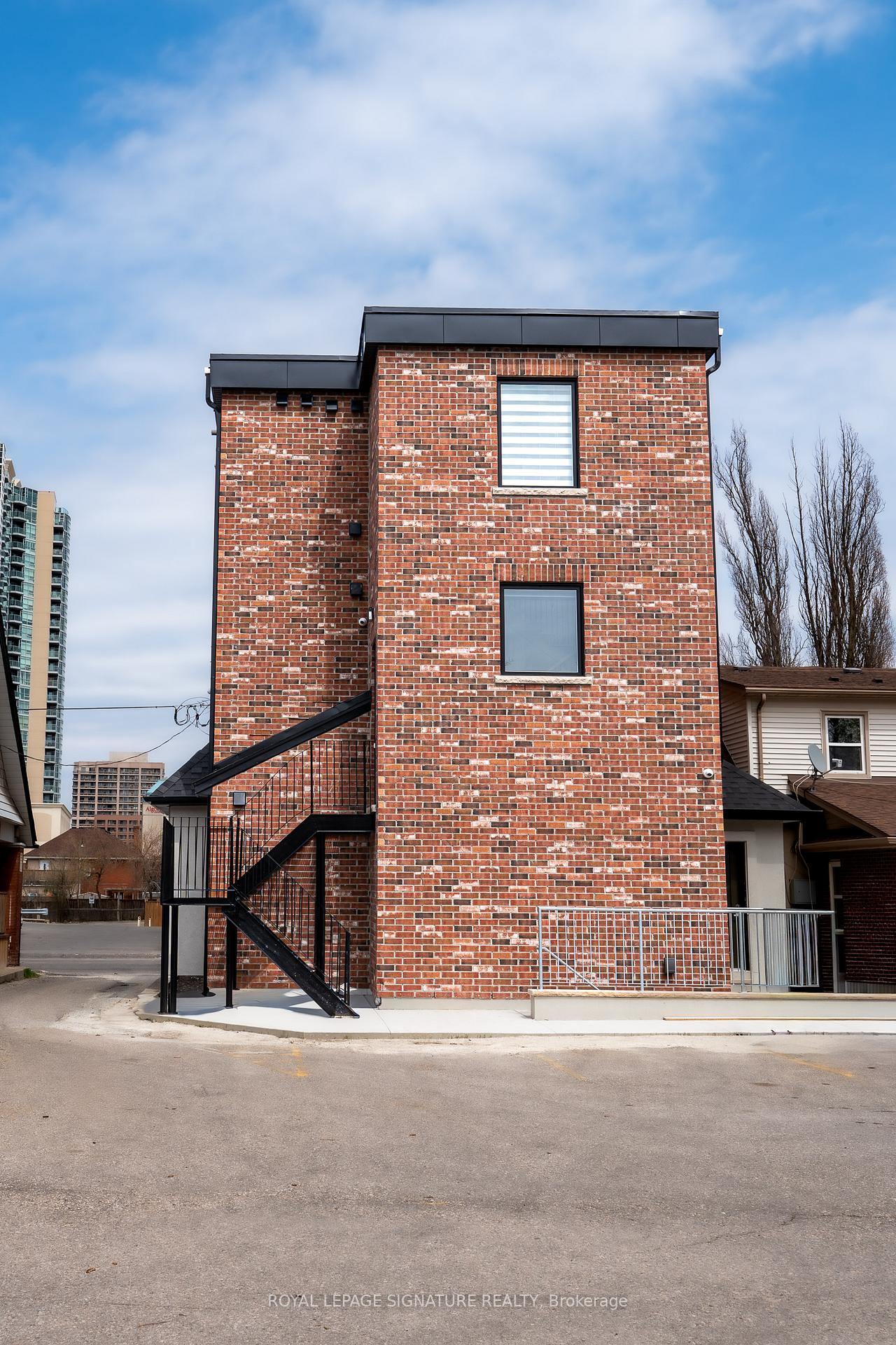 Photo 2 of Unit #3, 5 Mill Street N, Brampton, Downtown Brampton — HOMEH