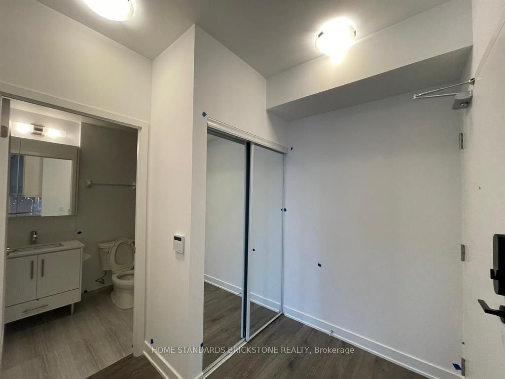 Photo 6 of Unit #1206, 105 Oneida Crescent, Richmond Hill, Langstaff — HOMEH