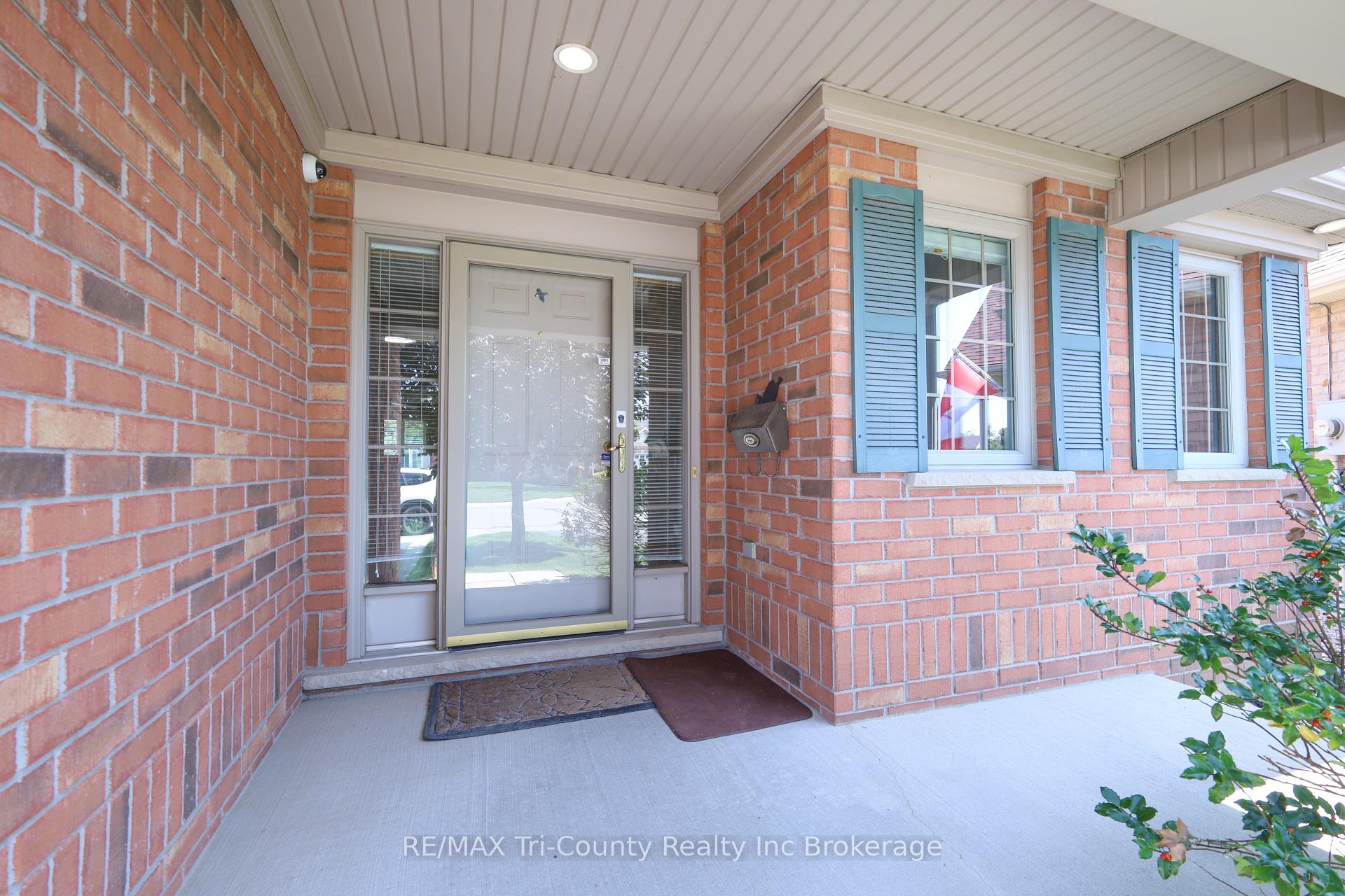 Photo 3 of 126 Weston Drive, Tillsonburg — HOMEH