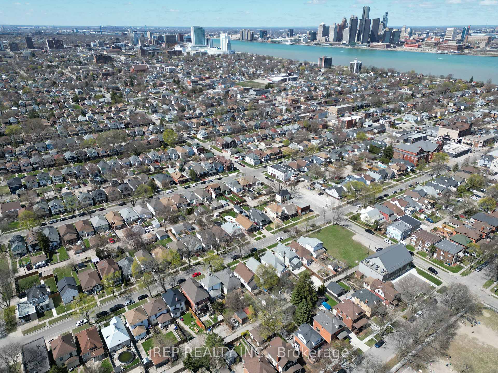 Photo 5 of 808 Lincoln Road, Windsor, Walkerville — HOMEH