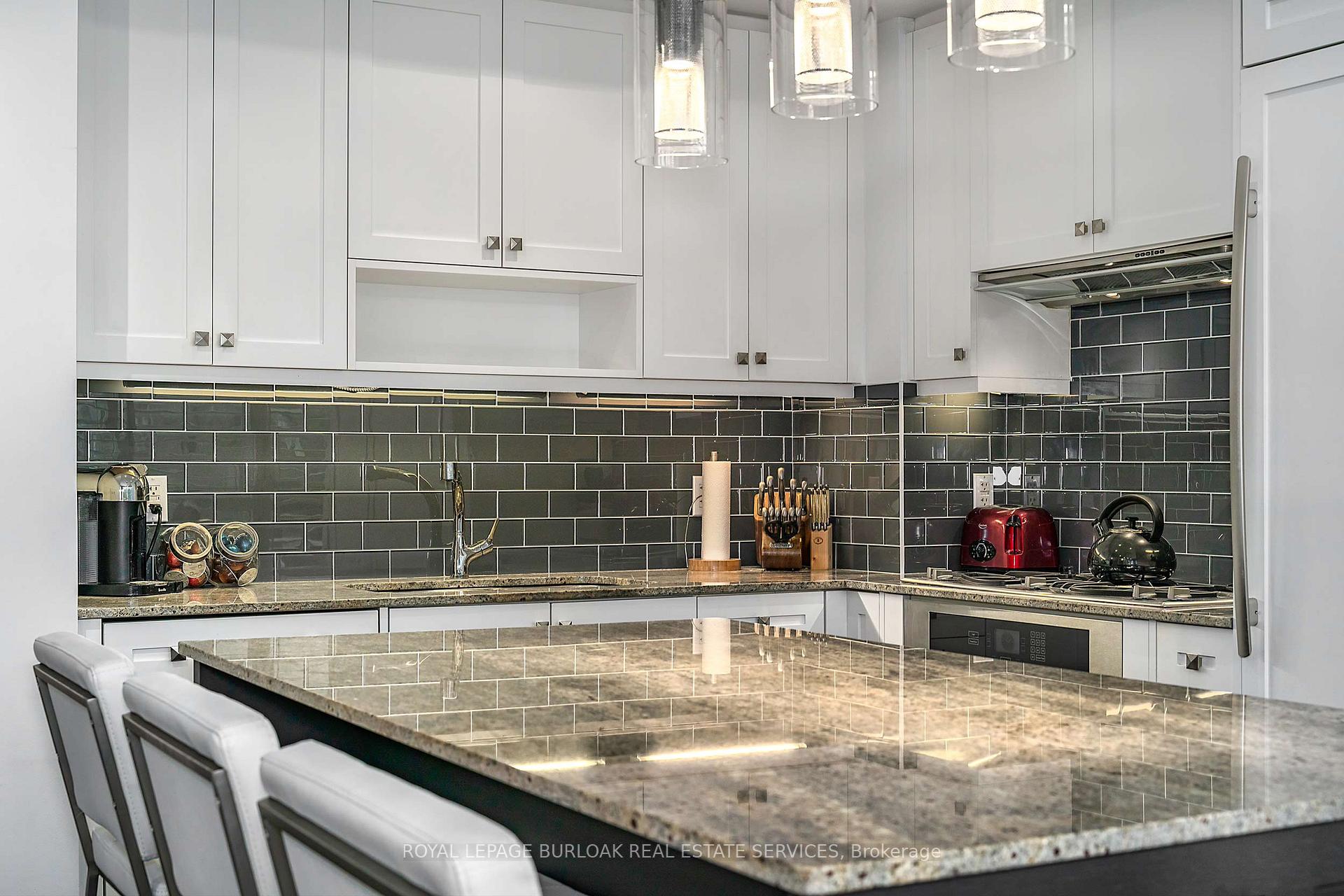 Photo 9 of Unit 206, 11 Bronte Road, Oakville, Bronte — HOMEH