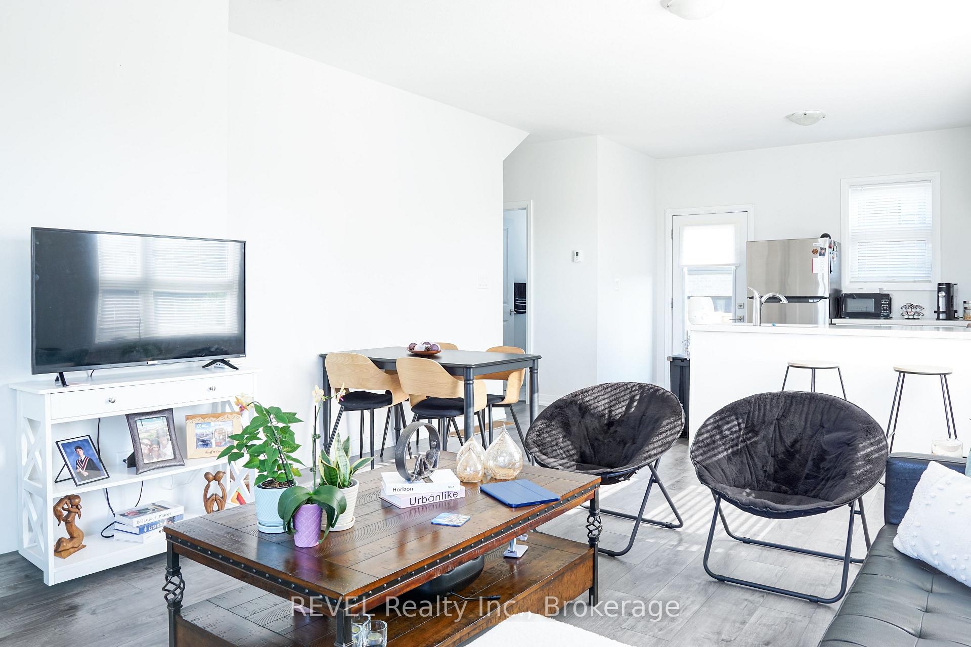Photo 3 of Unit 111, 6705 Cropp Street, Niagara Falls, Morrison — HOMEH