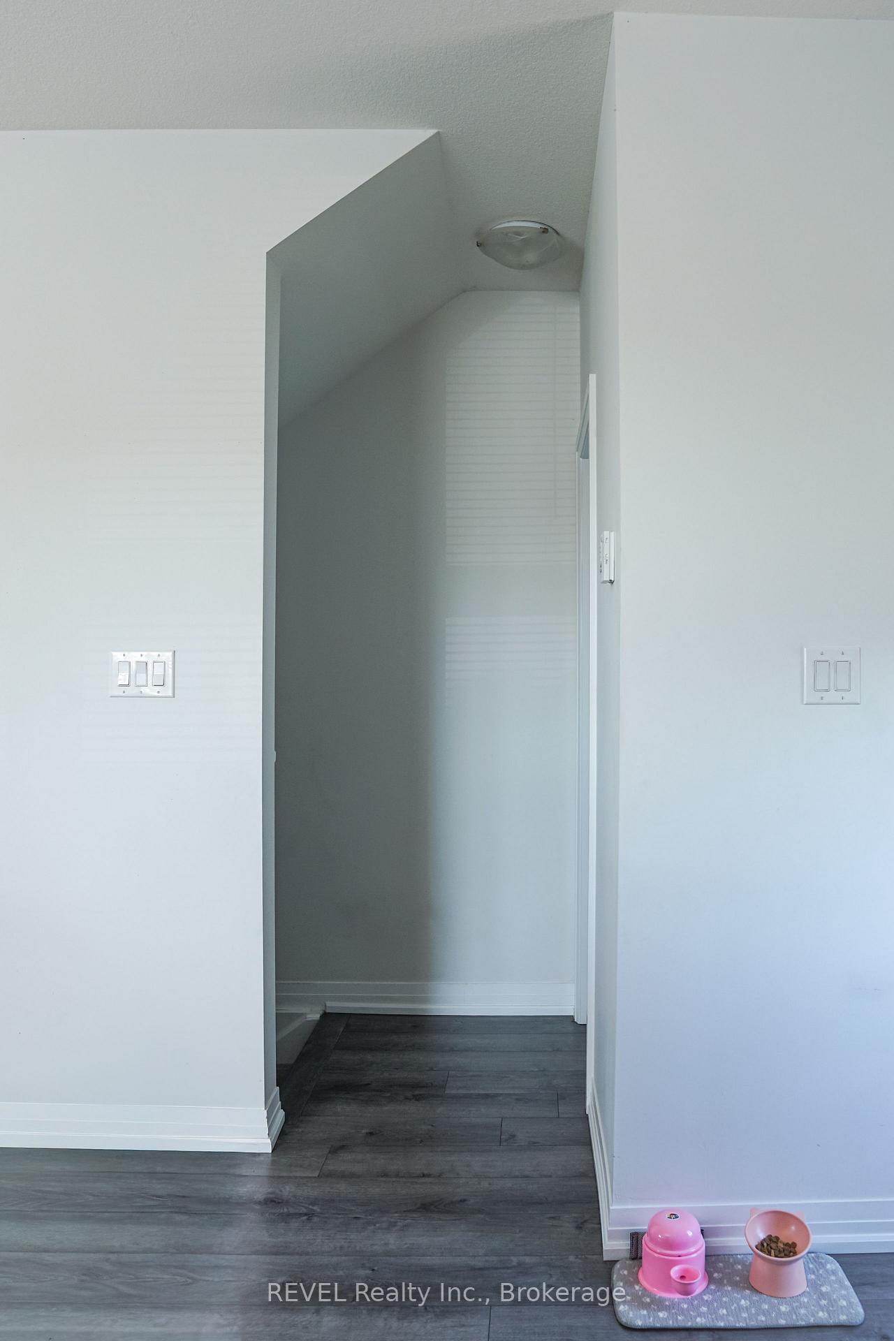 Photo 11 of Unit 111, 6705 Cropp Street, Niagara Falls, Morrison — HOMEH