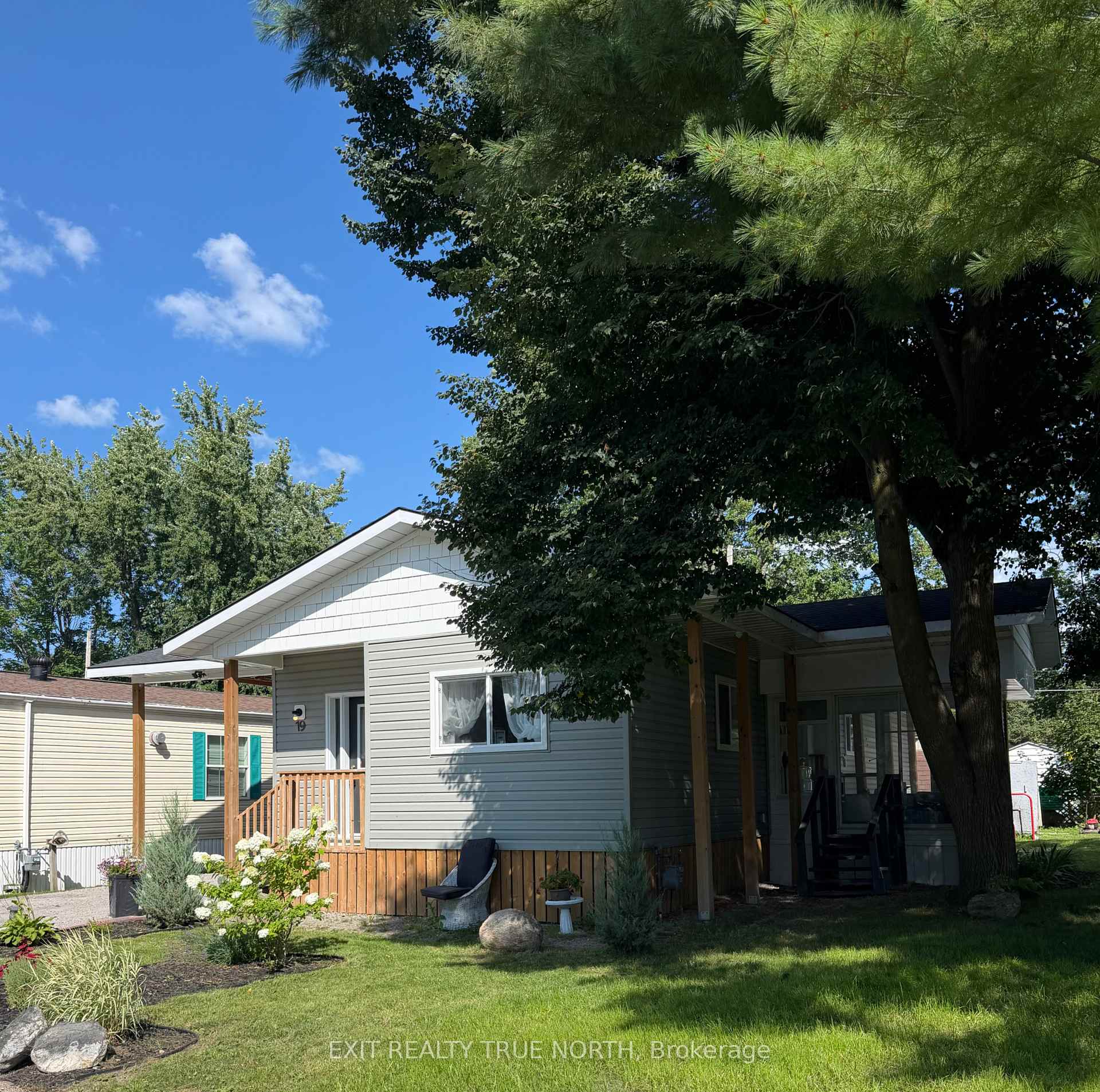 Photo 2 of 19 Vics Road, Midland — HOMEH